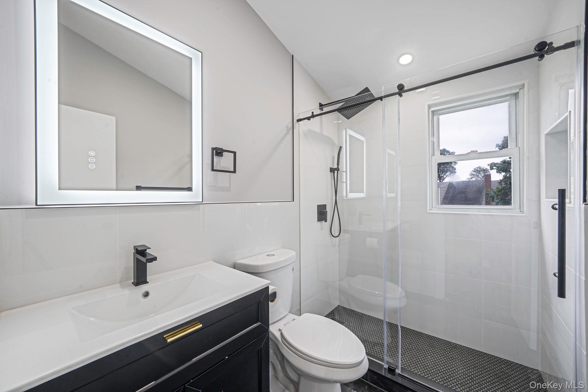 #15 photo, 3862 Clark Street, מחוז נסאו Seaford , NY 11783