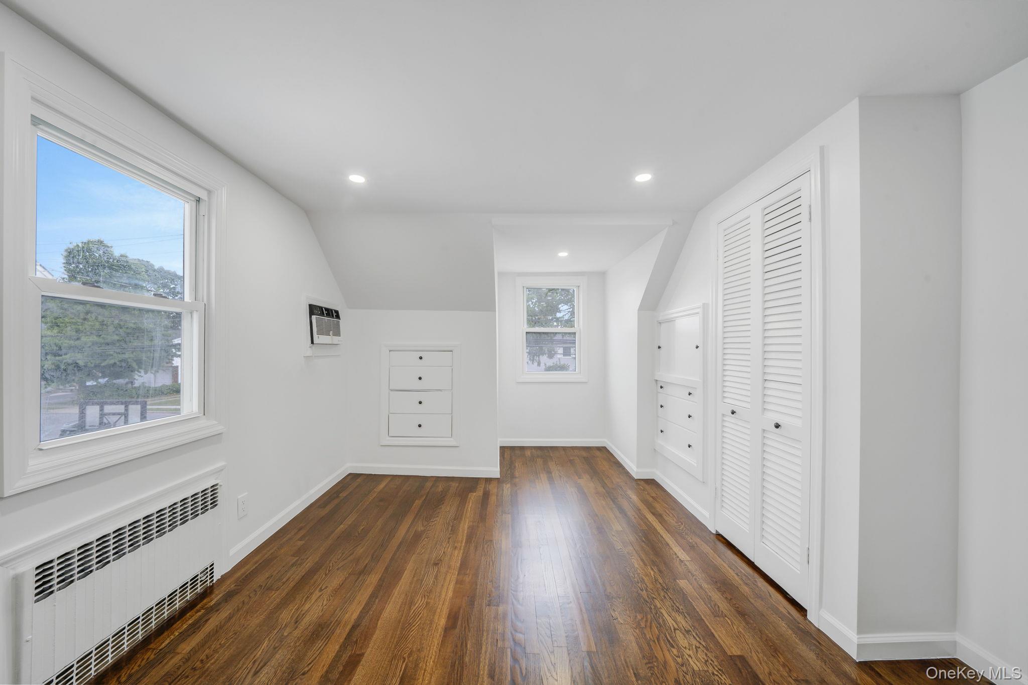 #16 photo, 3862 Clark Street, מחוז נסאו Seaford , NY 11783