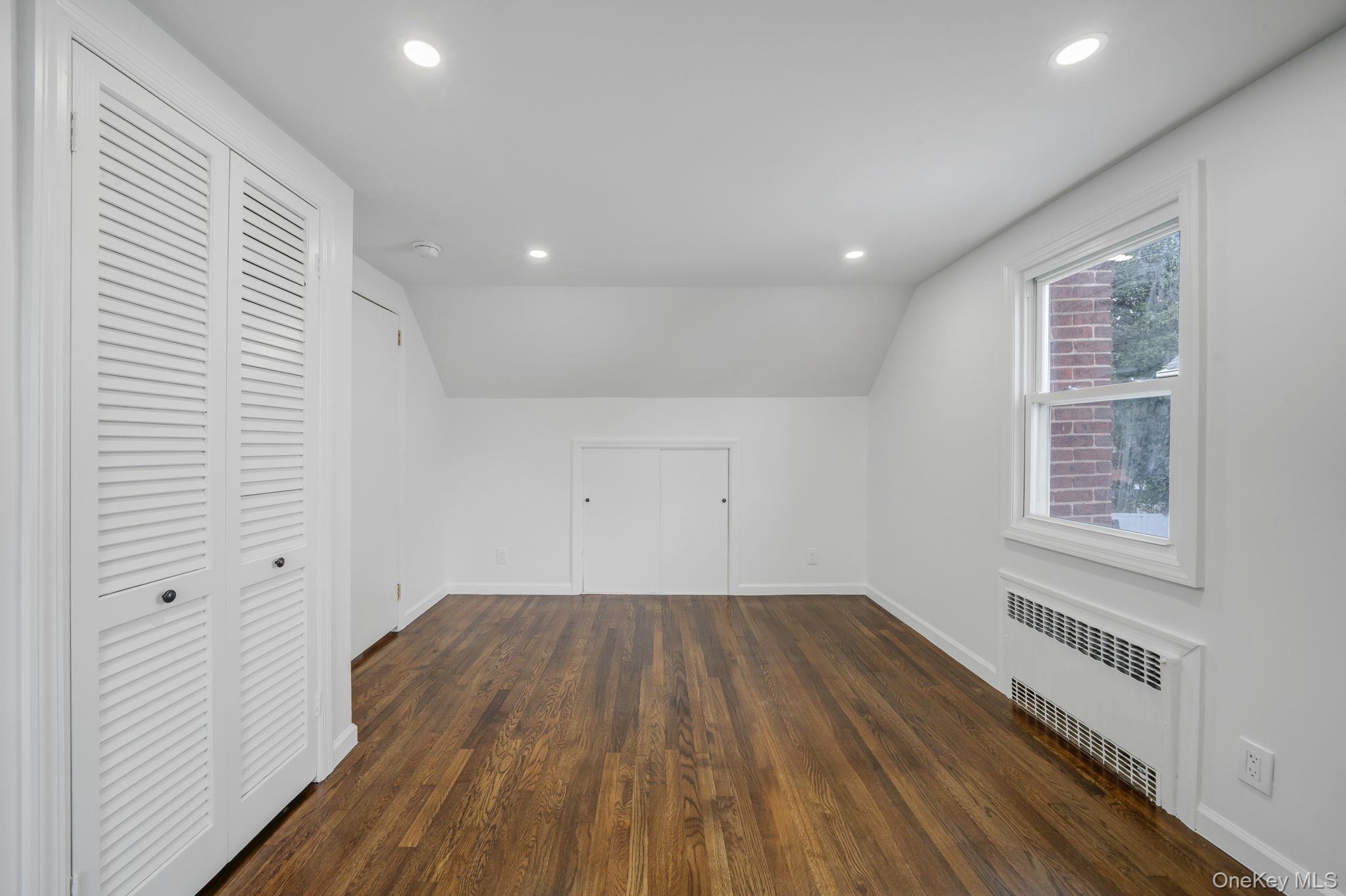 #17 photo, 3862 Clark Street, מחוז נסאו Seaford , NY 11783