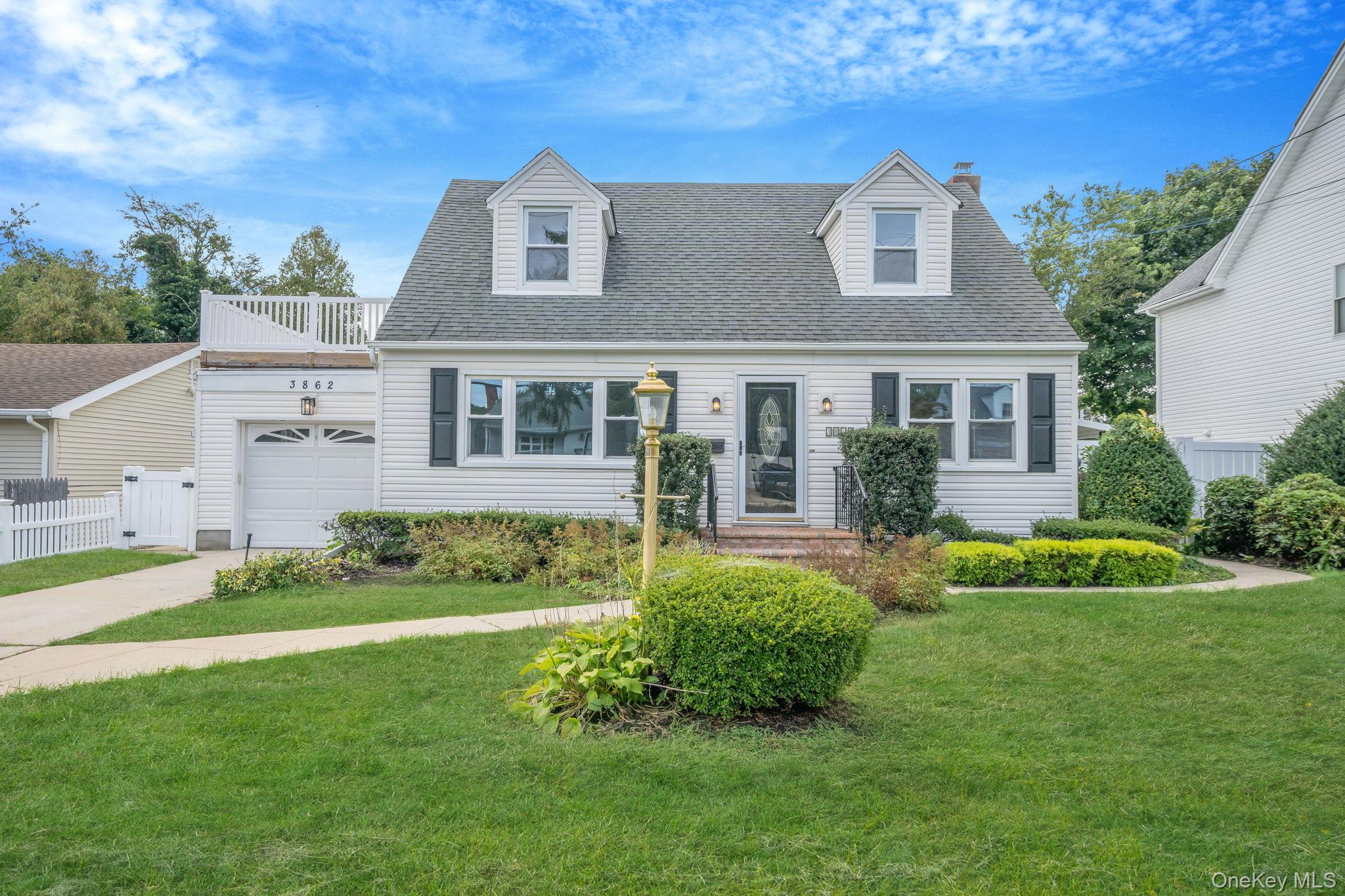 #2 photo, 3862 Clark Street, מחוז נסאו Seaford , NY 11783