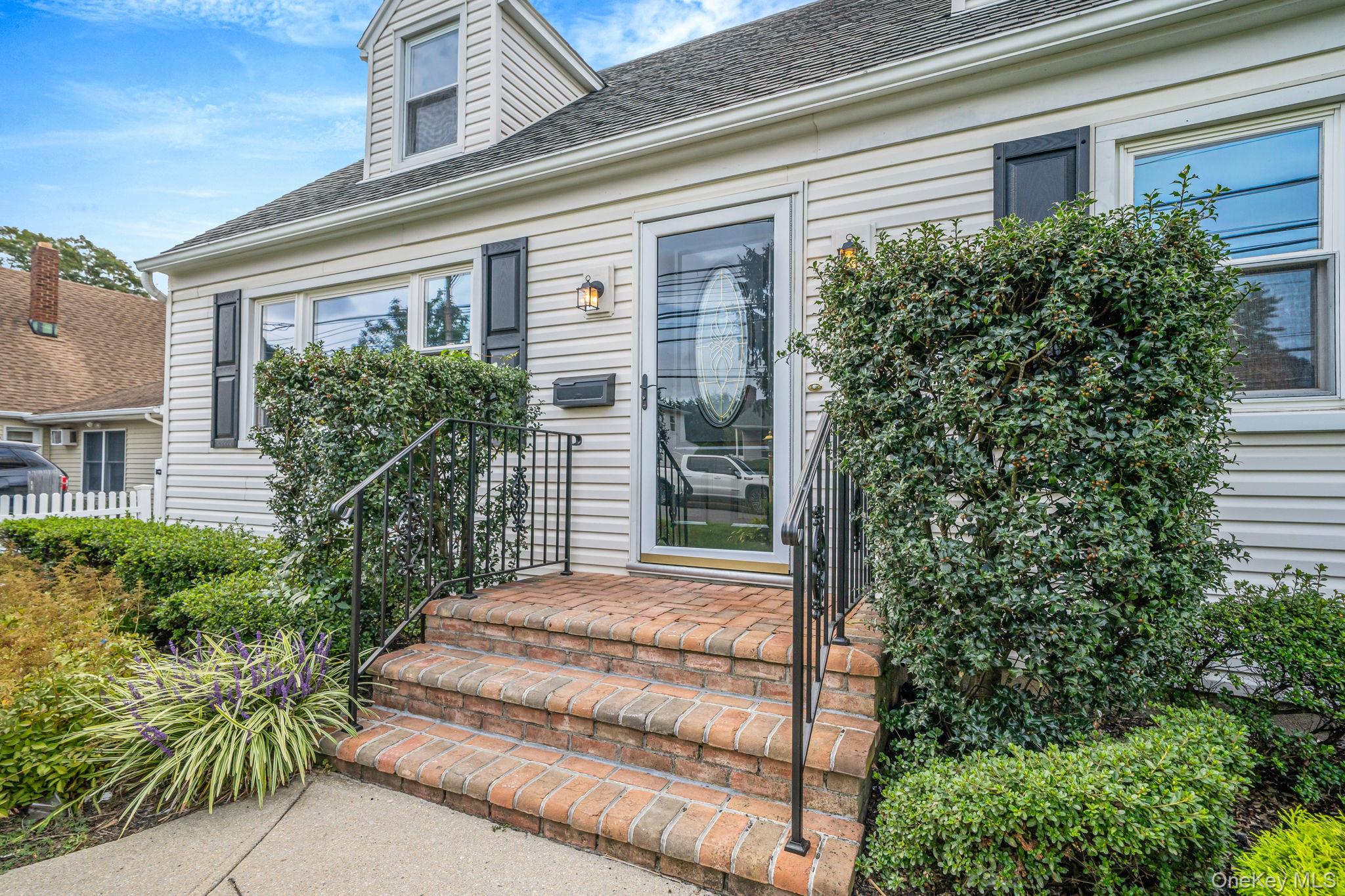 #3 photo, 3862 Clark Street, מחוז נסאו Seaford , NY 11783