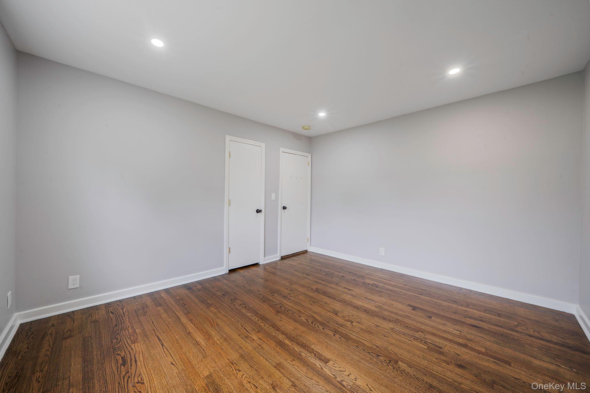 #6 photo, 3862 Clark Street, מחוז נסאו Seaford , NY 11783