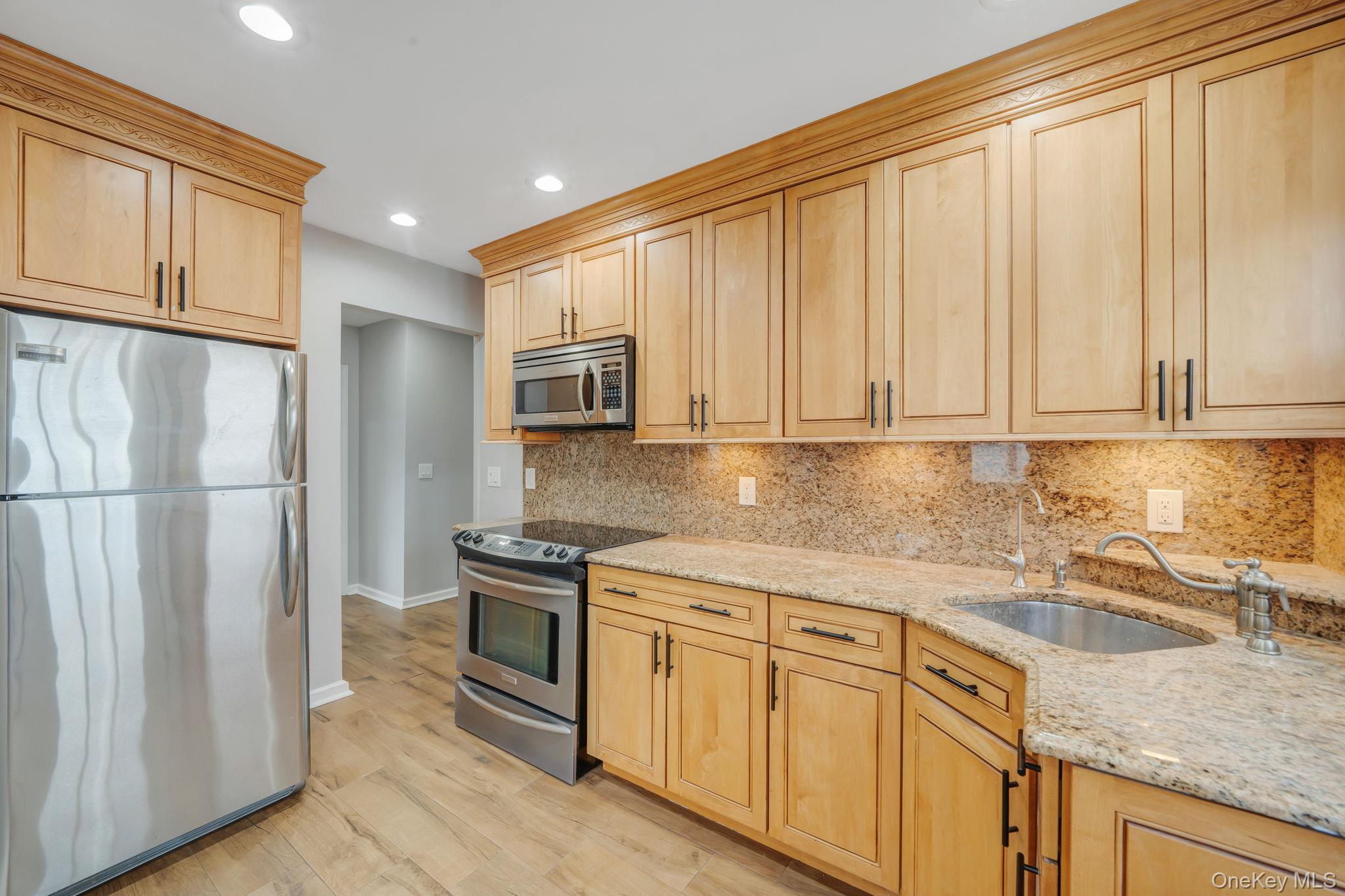 #8 photo, 3862 Clark Street, מחוז נסאו Seaford , NY 11783