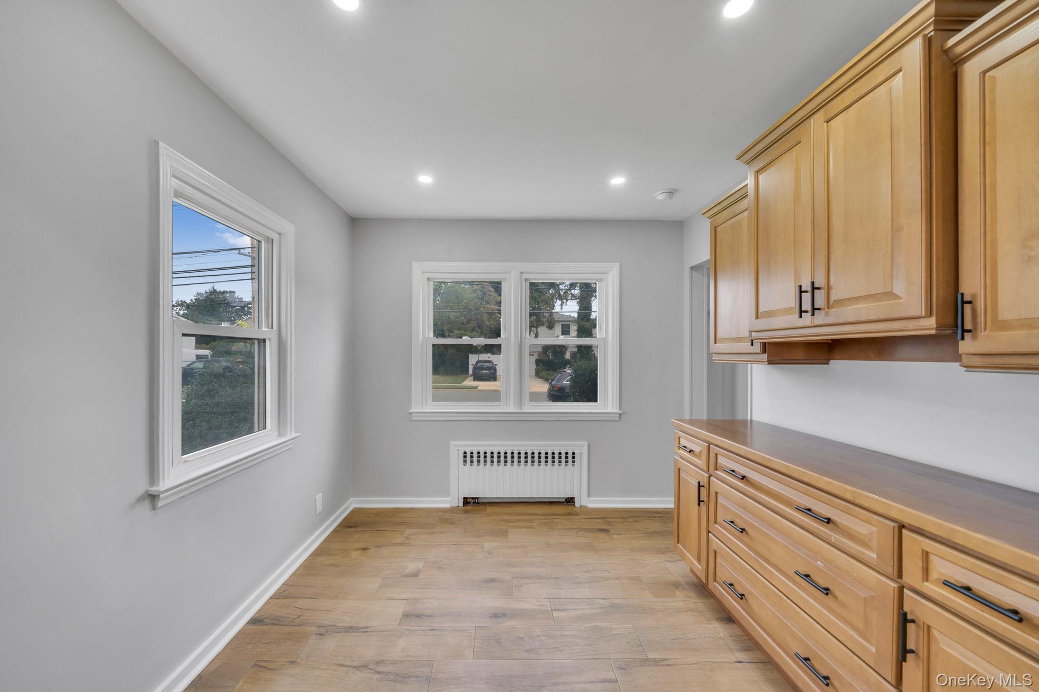 #9 photo, 3862 Clark Street, מחוז נסאו Seaford , NY 11783