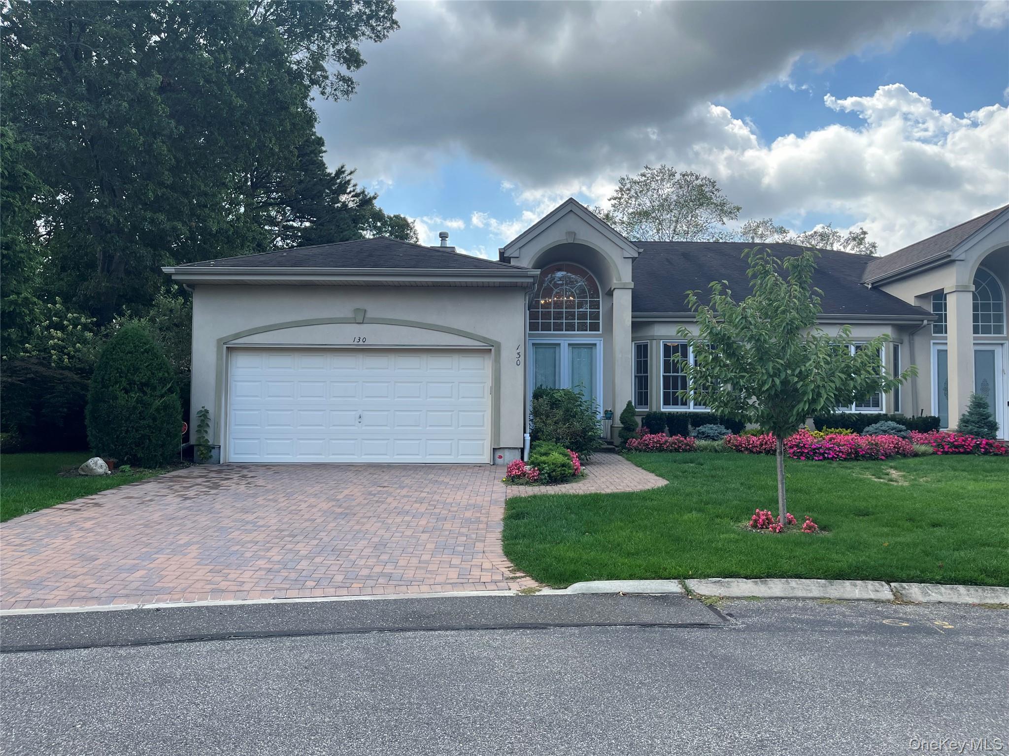 #1 photo, 130 Altessa Boulevard, सफ़ोक काउंटी Melville , NY 11747