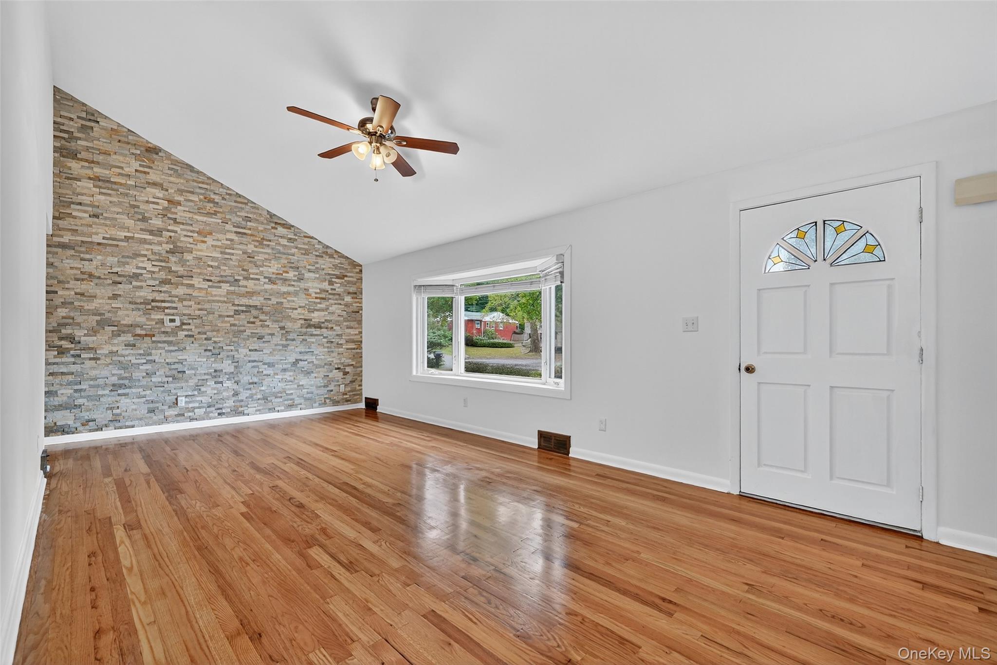 #4 photo, 18 Stonecrest Drive, New Windsor , NY 12553