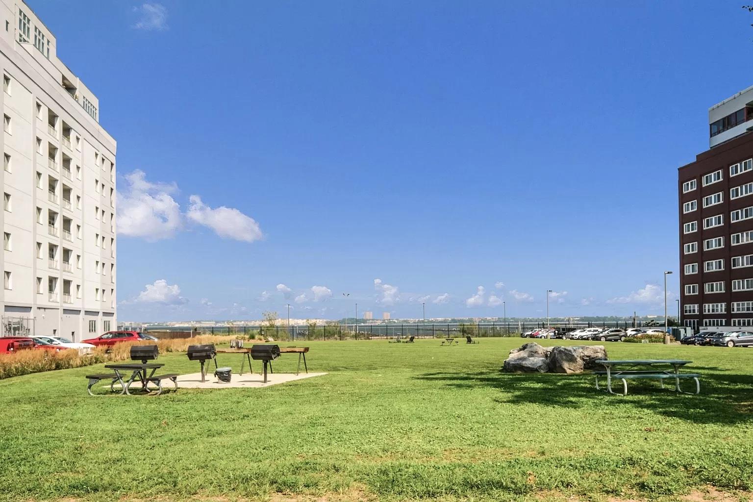 #3 photo, 80 Bay Street, New York City , NY 10301