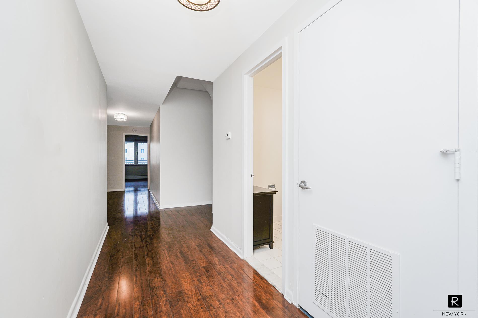 #8 photo, 80 Bay Street, New York City , NY 10301