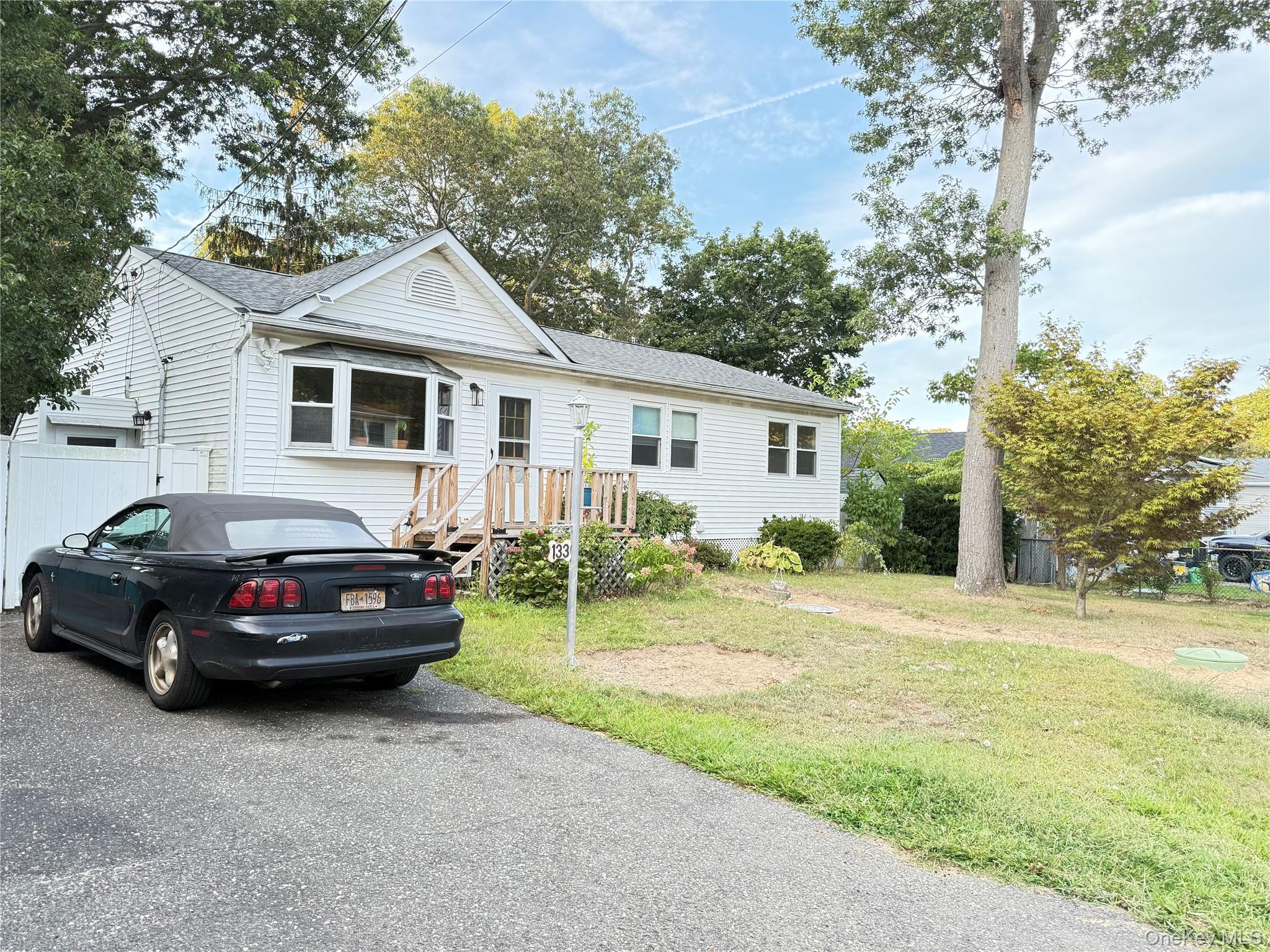 #1 photo, 133 Moriches Avenue, सफ़ोक काउंटी Mastic , NY 11950