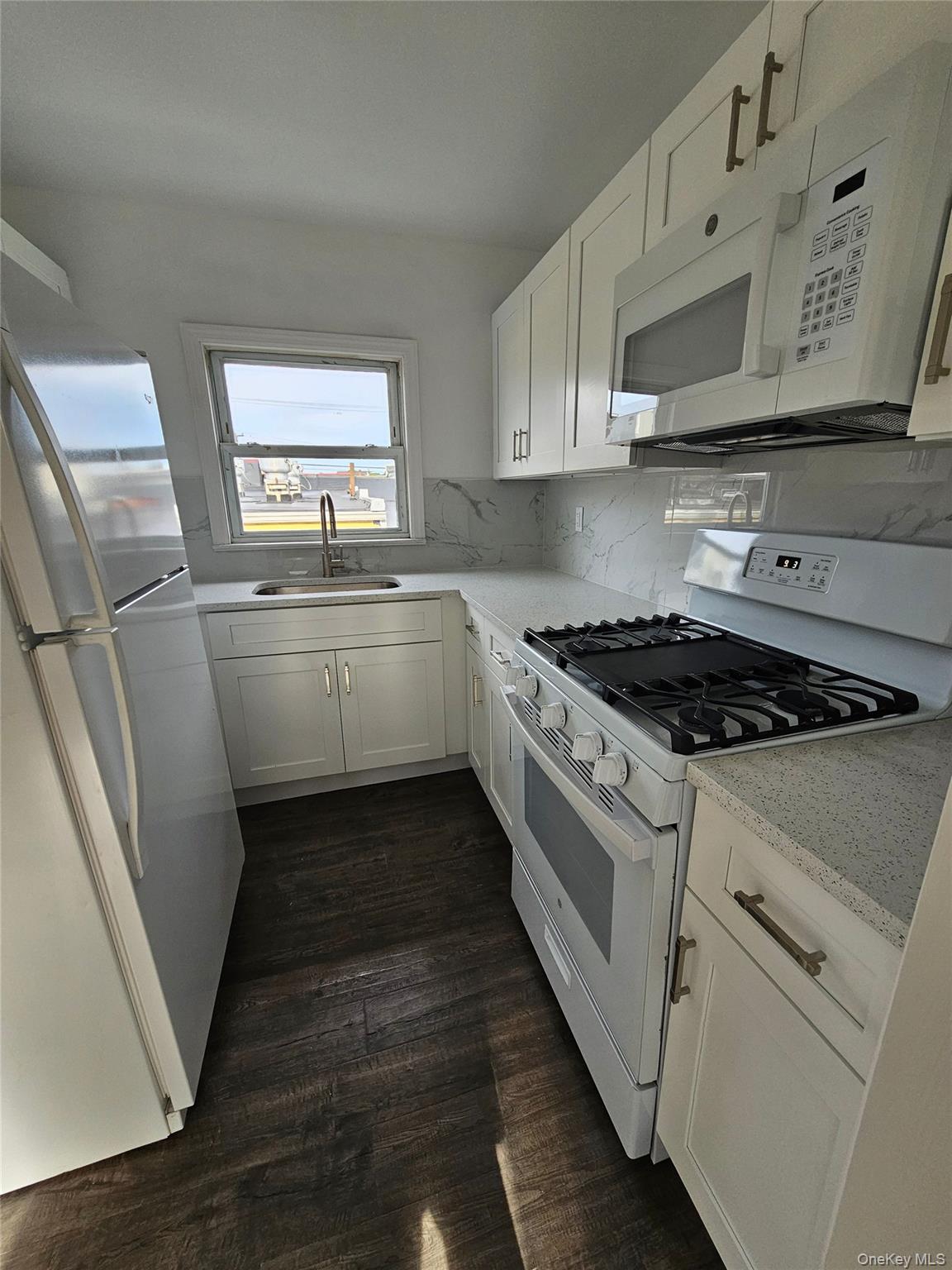 #1 photo, 5 Merle Avenue, ناسو Oceanside , NY 11572