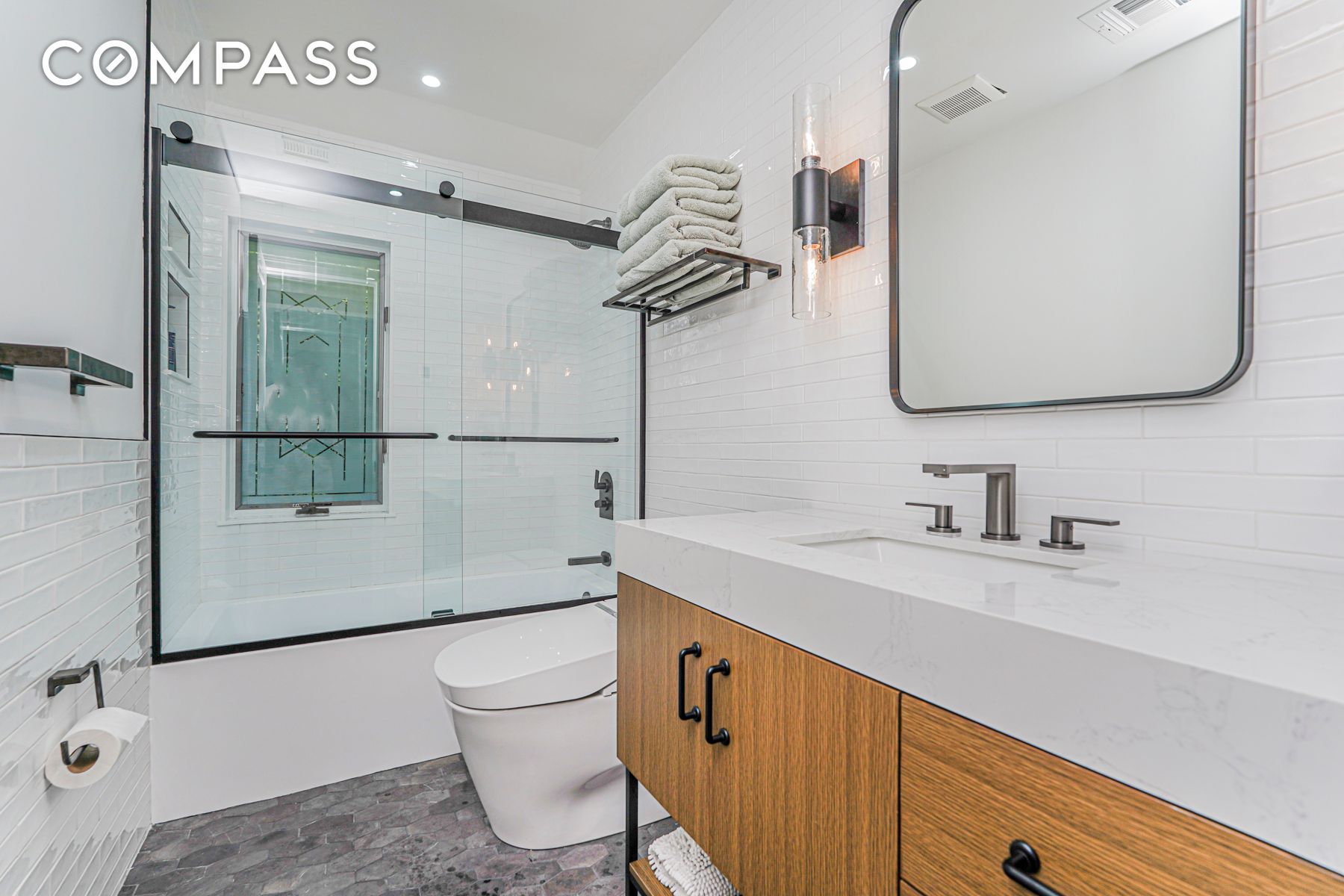 #25 photo, 165 Swaim Avenue, New York City , NY 10312