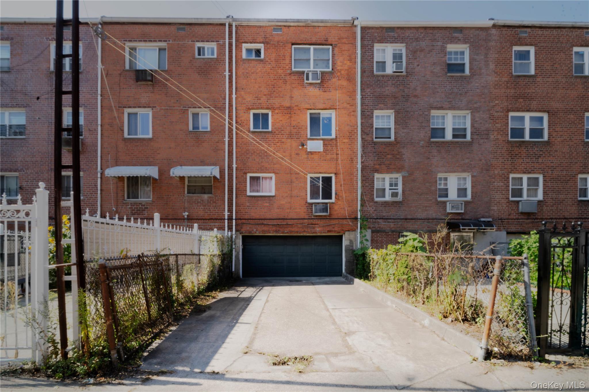 #3 photo, 565 E 81st Street, ブルックリン区 Brooklyn , NY 11236