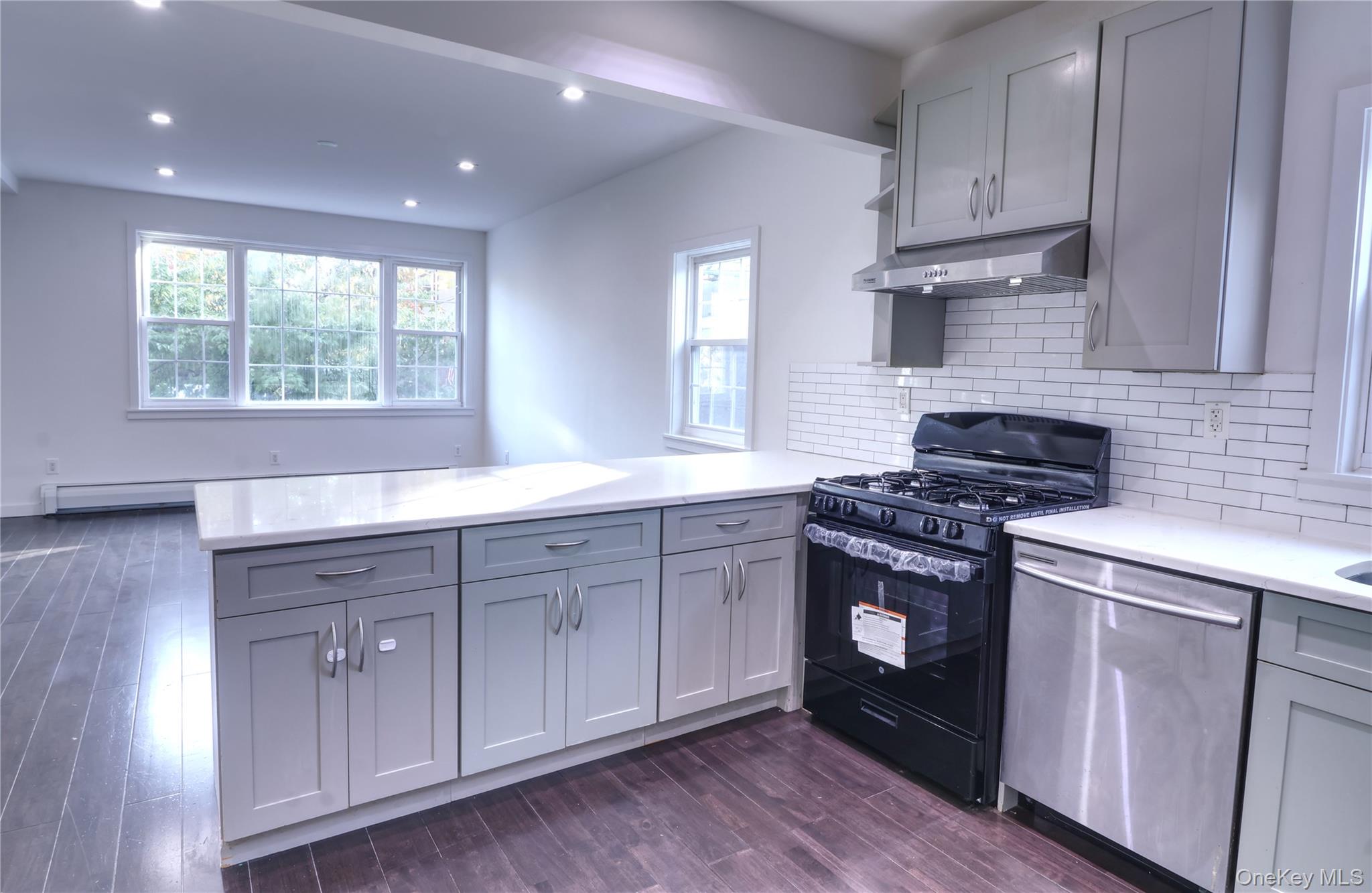 #10 photo, 2869 Wellman Avenue, Bronx , NY 10461