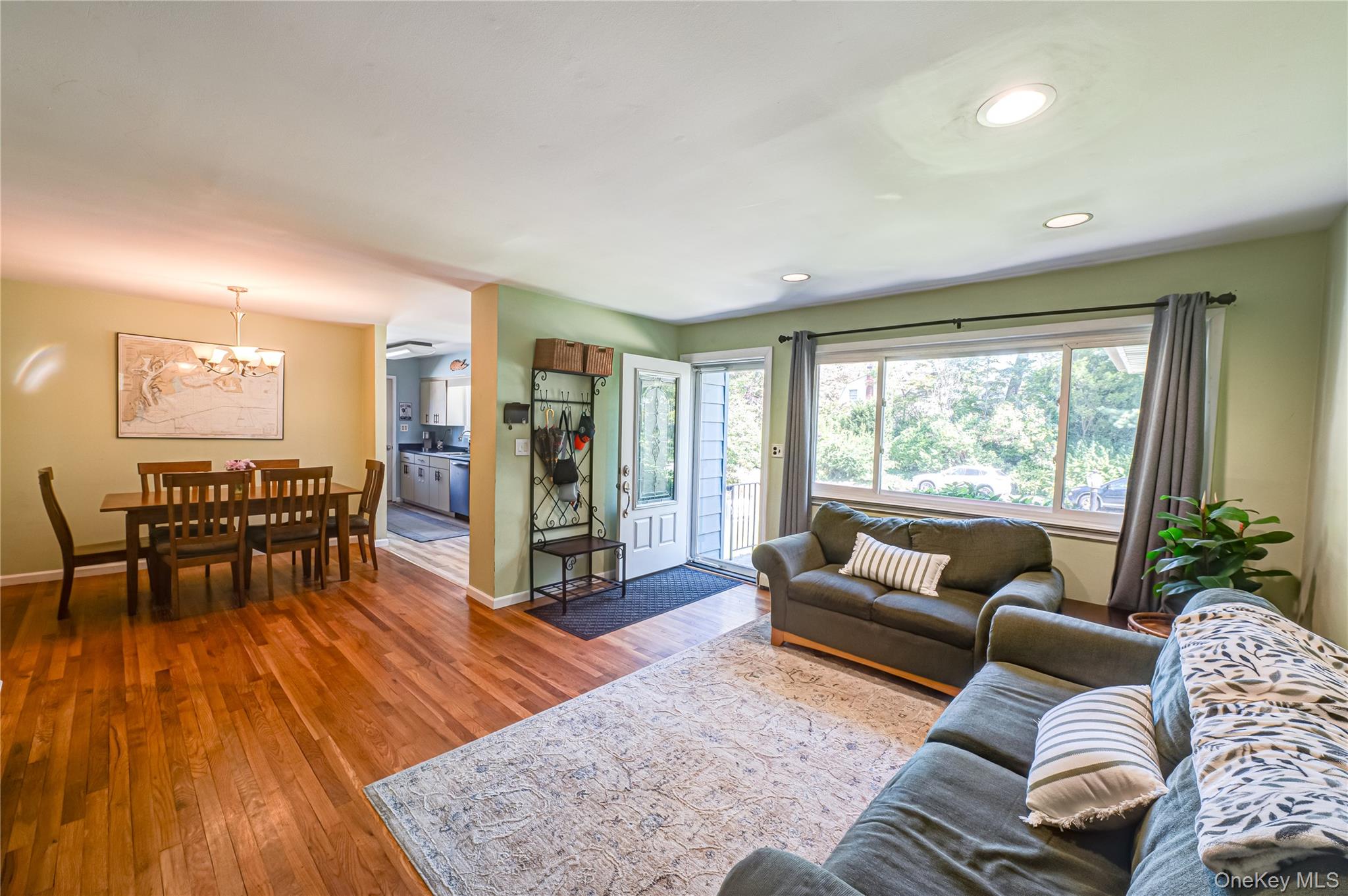 #3 photo, 12 Wadsworth Place, Smithtown , NY 11787