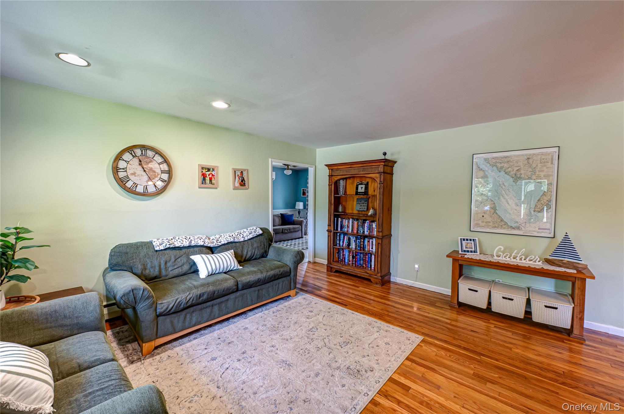 #4 photo, 12 Wadsworth Place, Smithtown , NY 11787