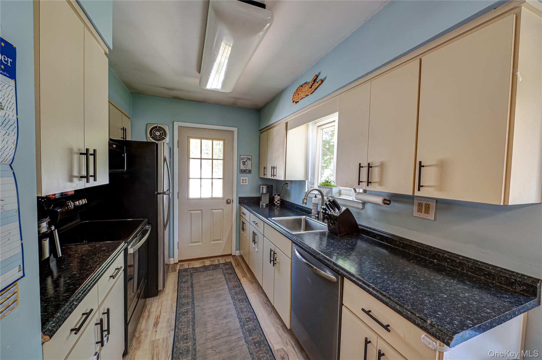 #8 photo, 12 Wadsworth Place, Smithtown , NY 11787