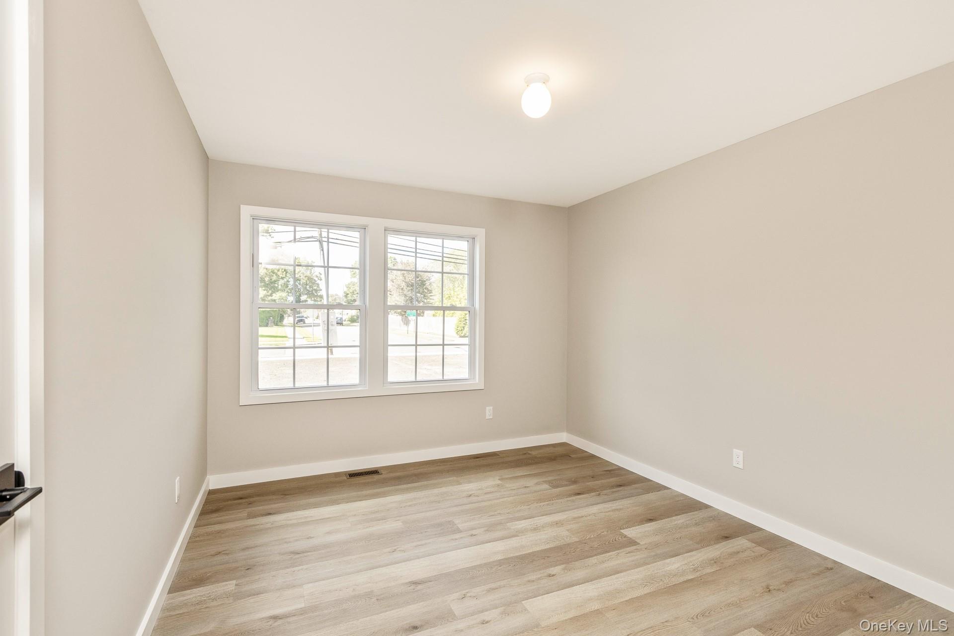 #14 photo, 92 Park Street, سوفولك Blue Point , NY 11715