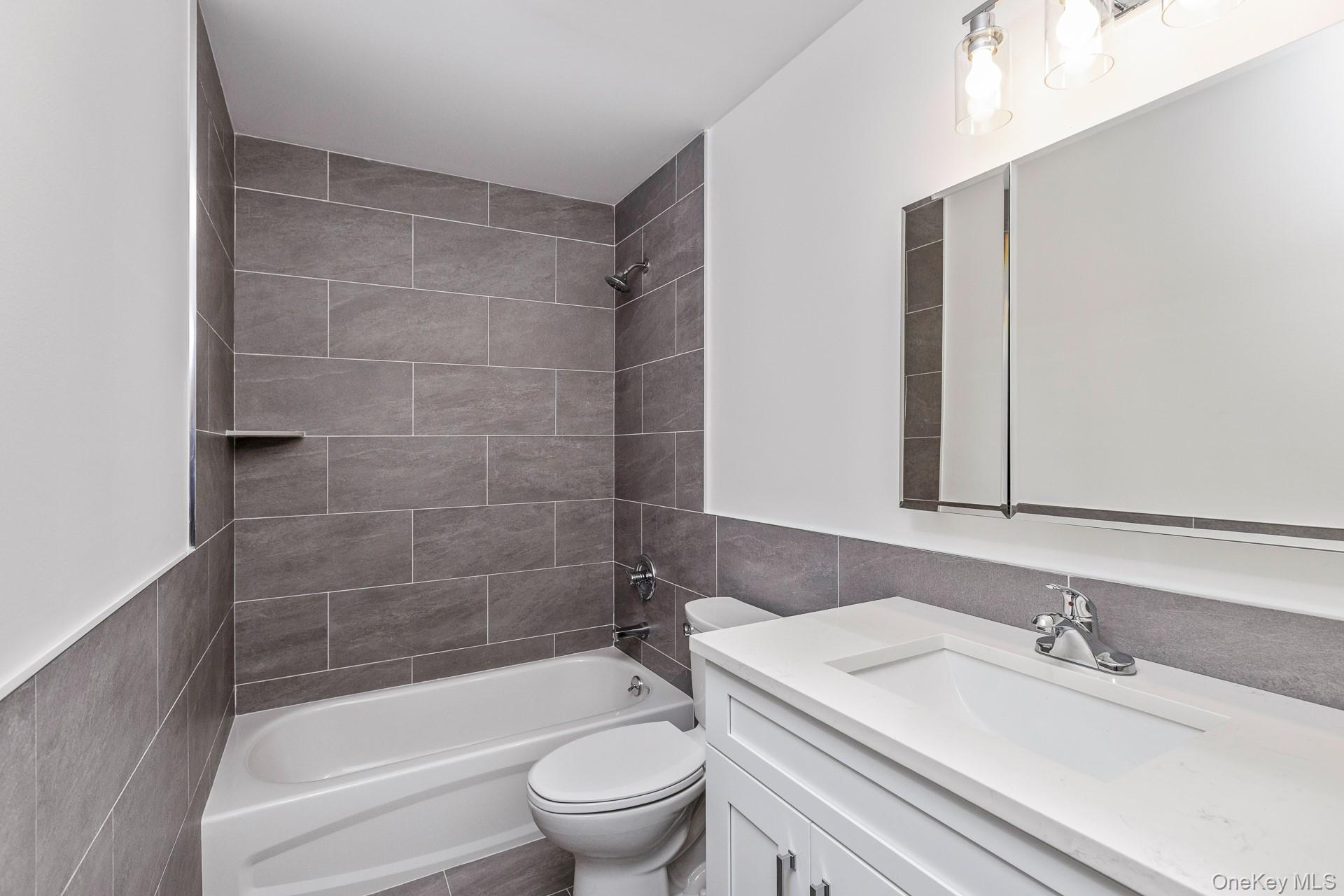 #16 photo, 92 Park Street, سوفولك Blue Point , NY 11715