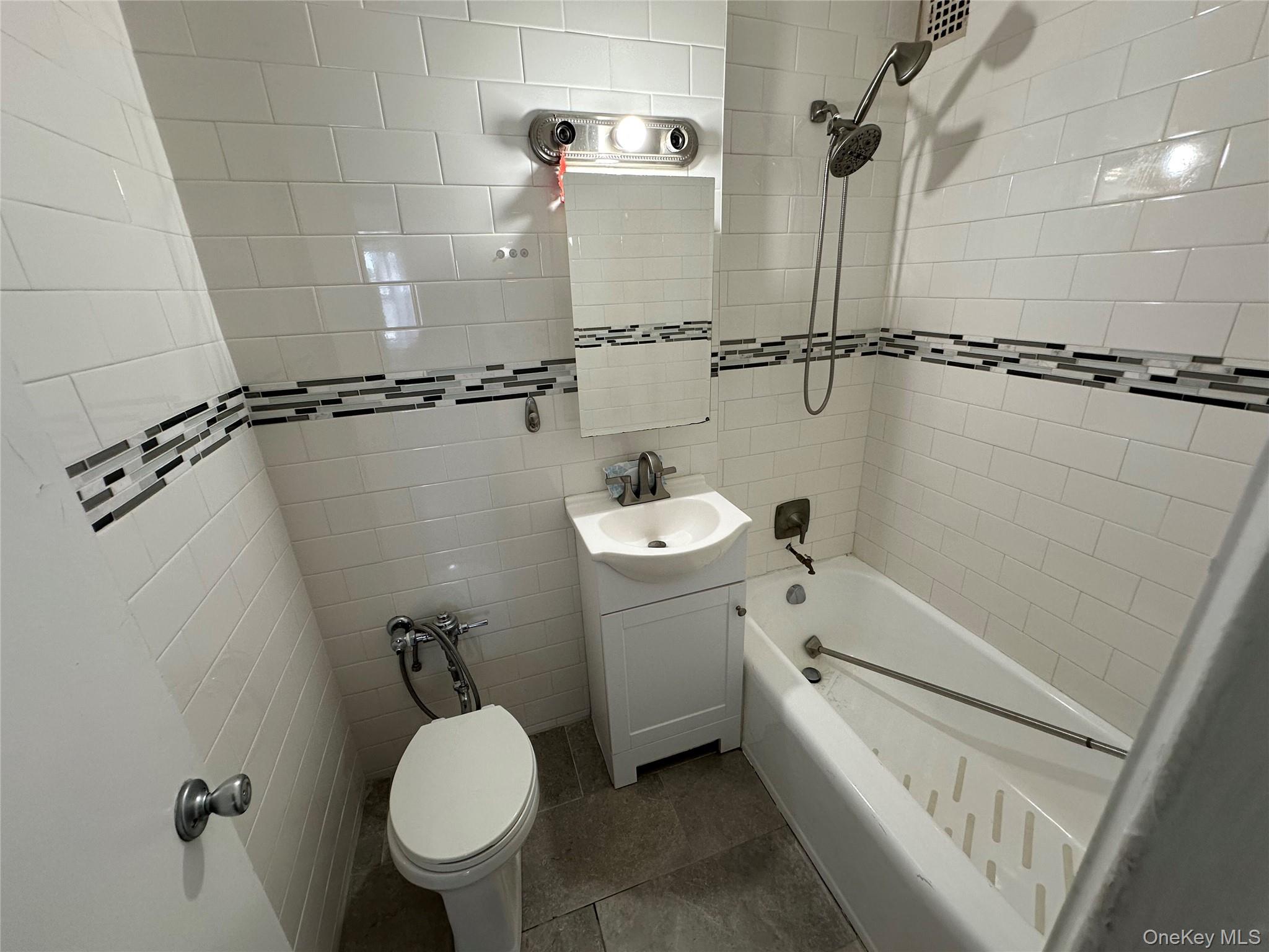 #16 photo, 60 Hempstead Avenue, Lynbrook , NY 11563