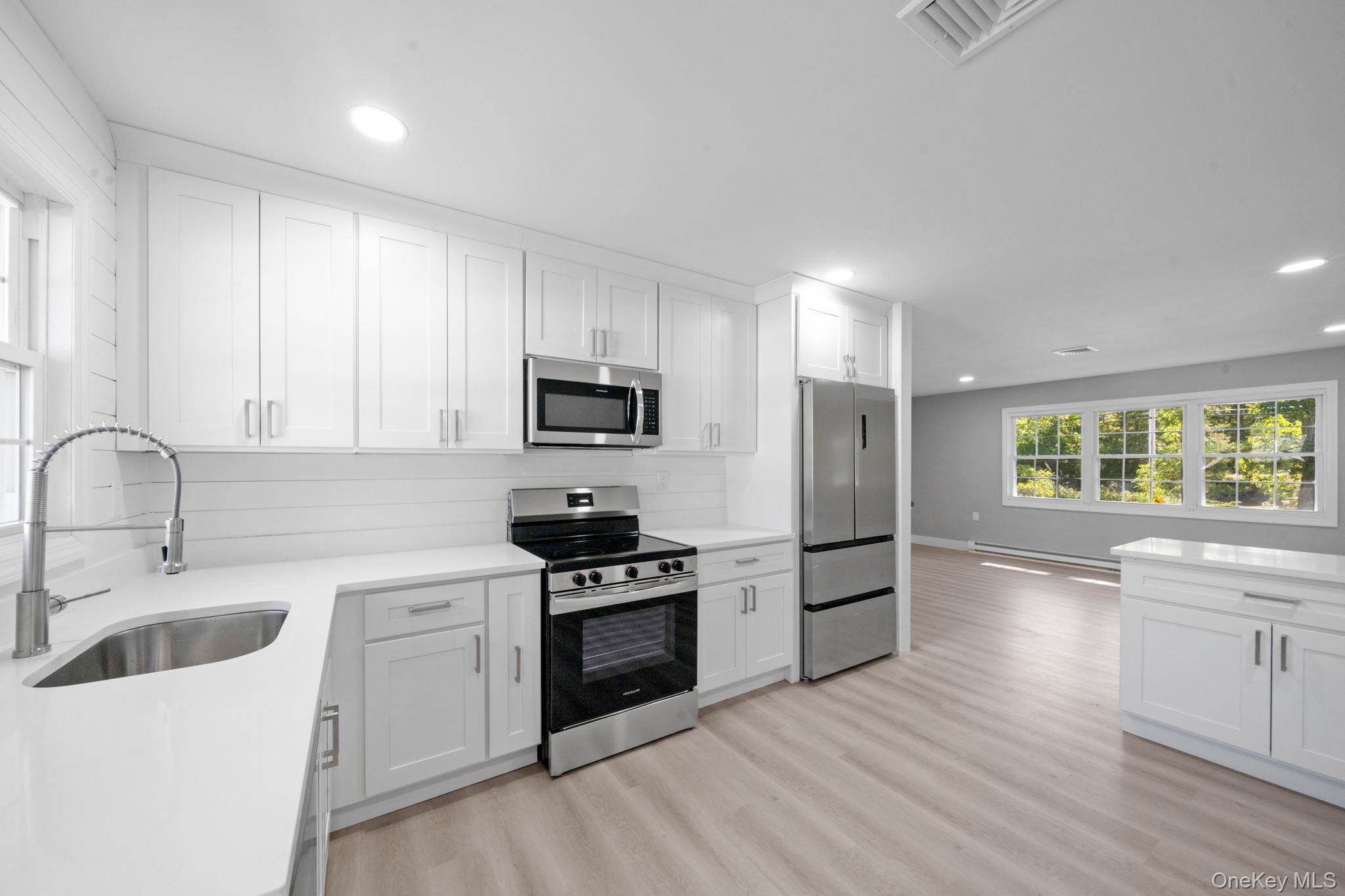 #14 photo, 269 Berwick Court, サフォーク郡 Ridge , NY 11961