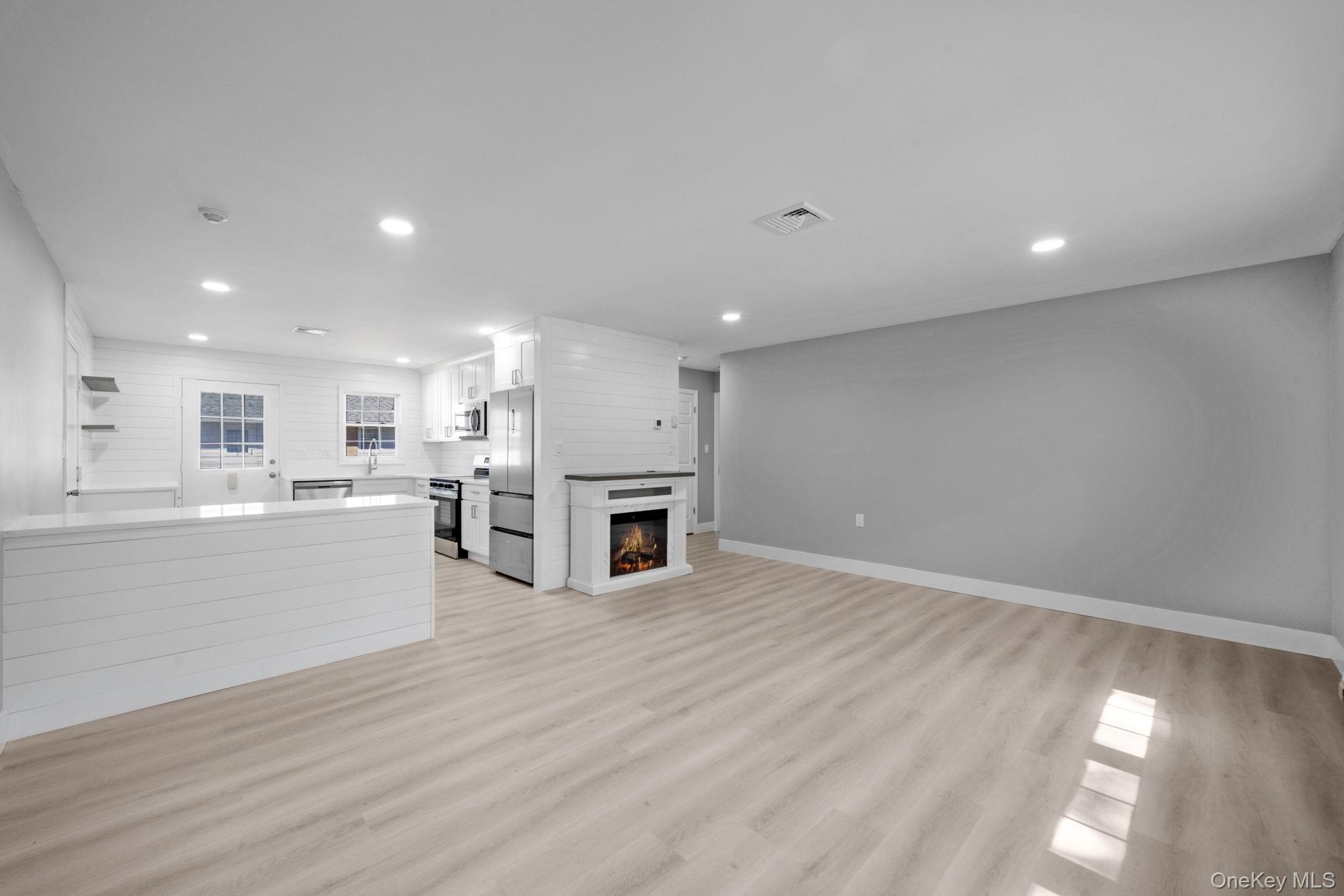 #15 photo, 269 Berwick Court, サフォーク郡 Ridge , NY 11961