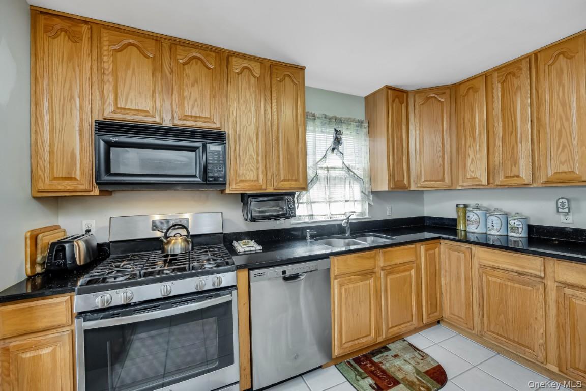 #12 photo, 193 Sportsmans Avenue, Freeport , NY 11520