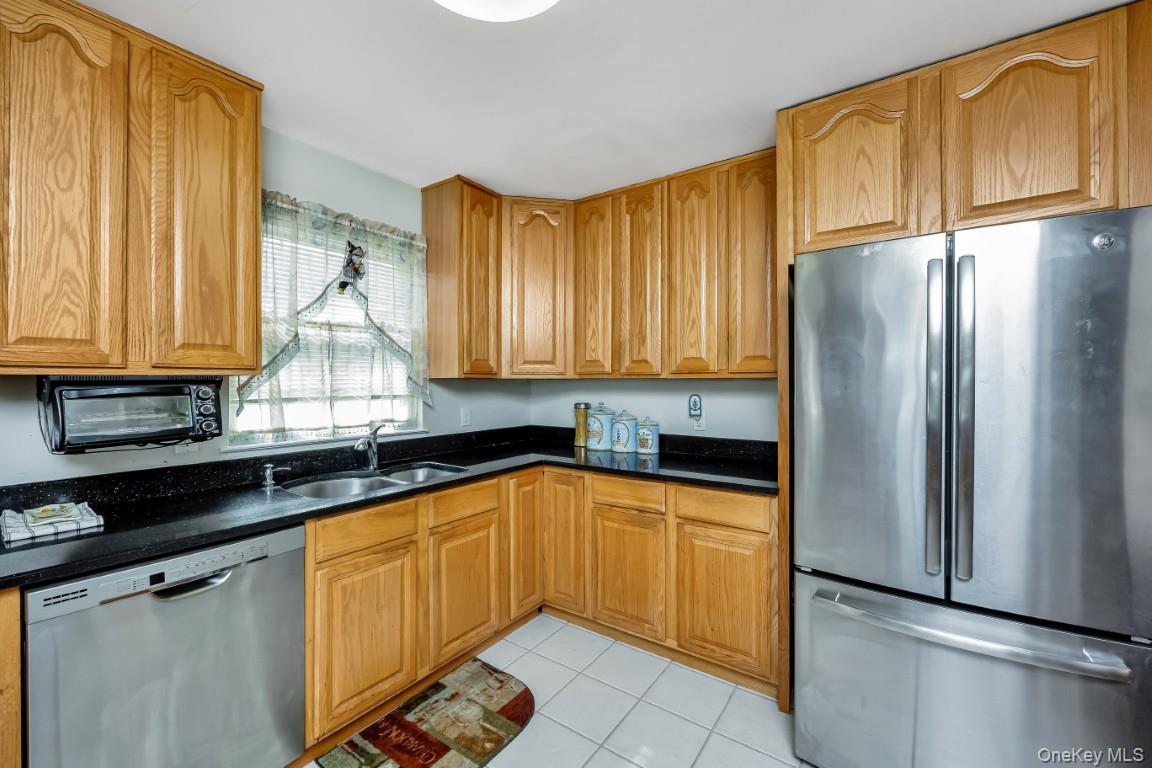 #13 photo, 193 Sportsmans Avenue, Freeport , NY 11520