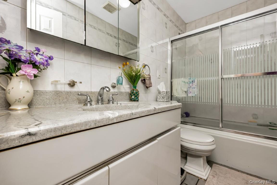 #15 photo, 193 Sportsmans Avenue, Freeport , NY 11520