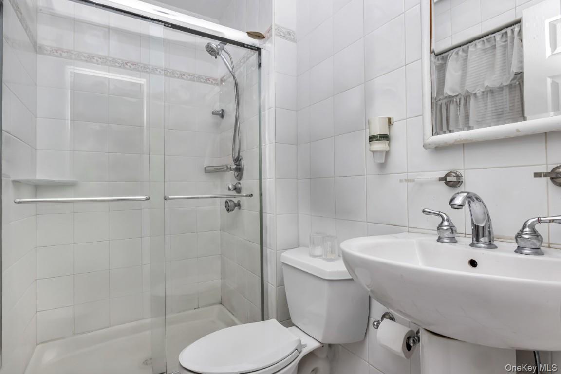 #20 photo, 193 Sportsmans Avenue, Freeport , NY 11520