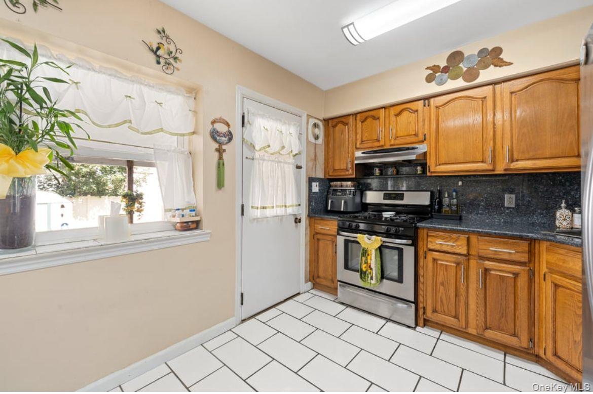 #8 photo, 14224 250th Street, Laurelton , NY 11422