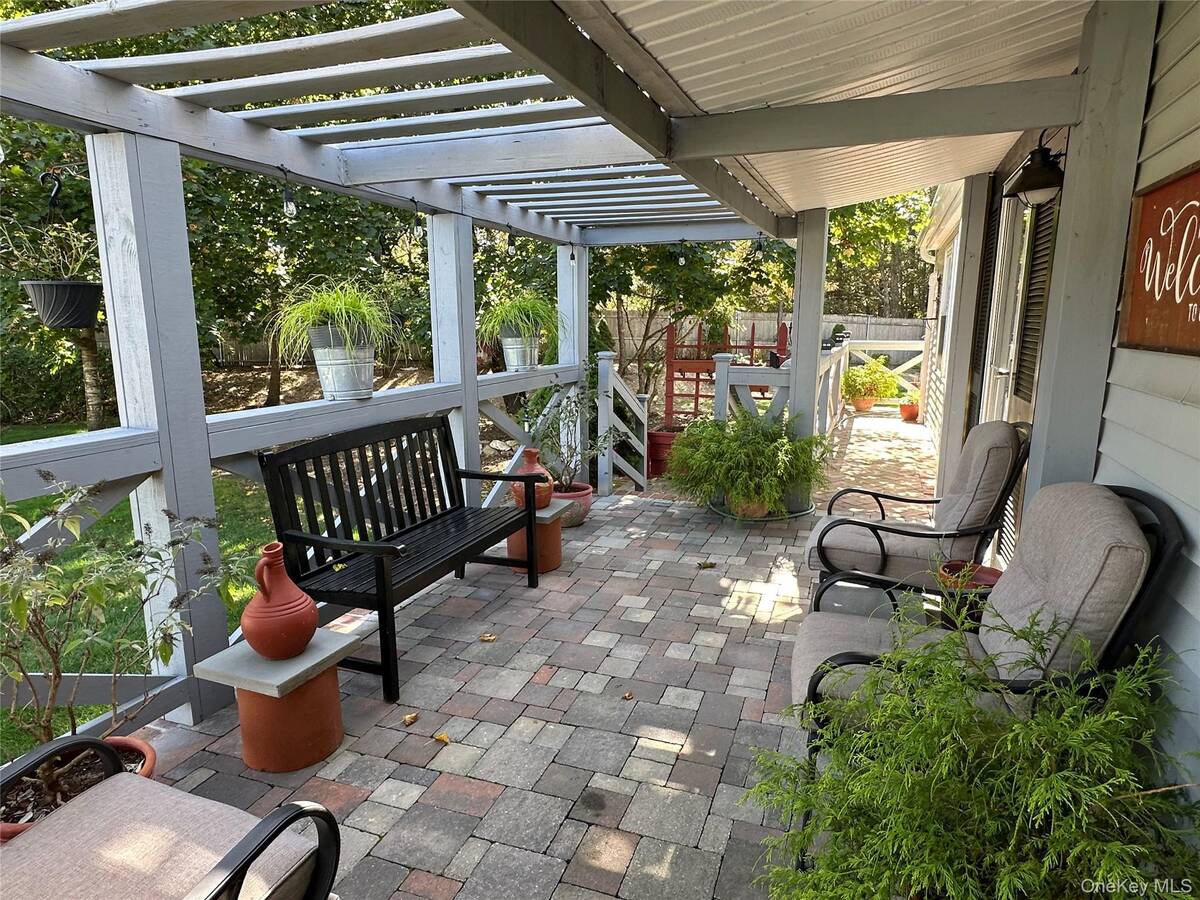 #9 photo, 53 Village Circle S, サフォーク郡 Manorville , NY 11949