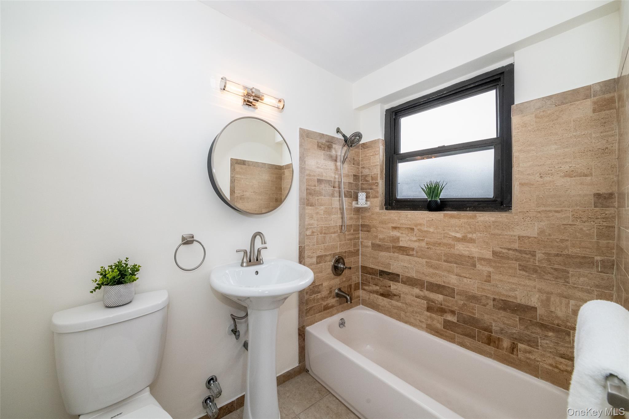 #15 photo, 180 Pearsall Drive, Mount Vernon , NY 10552