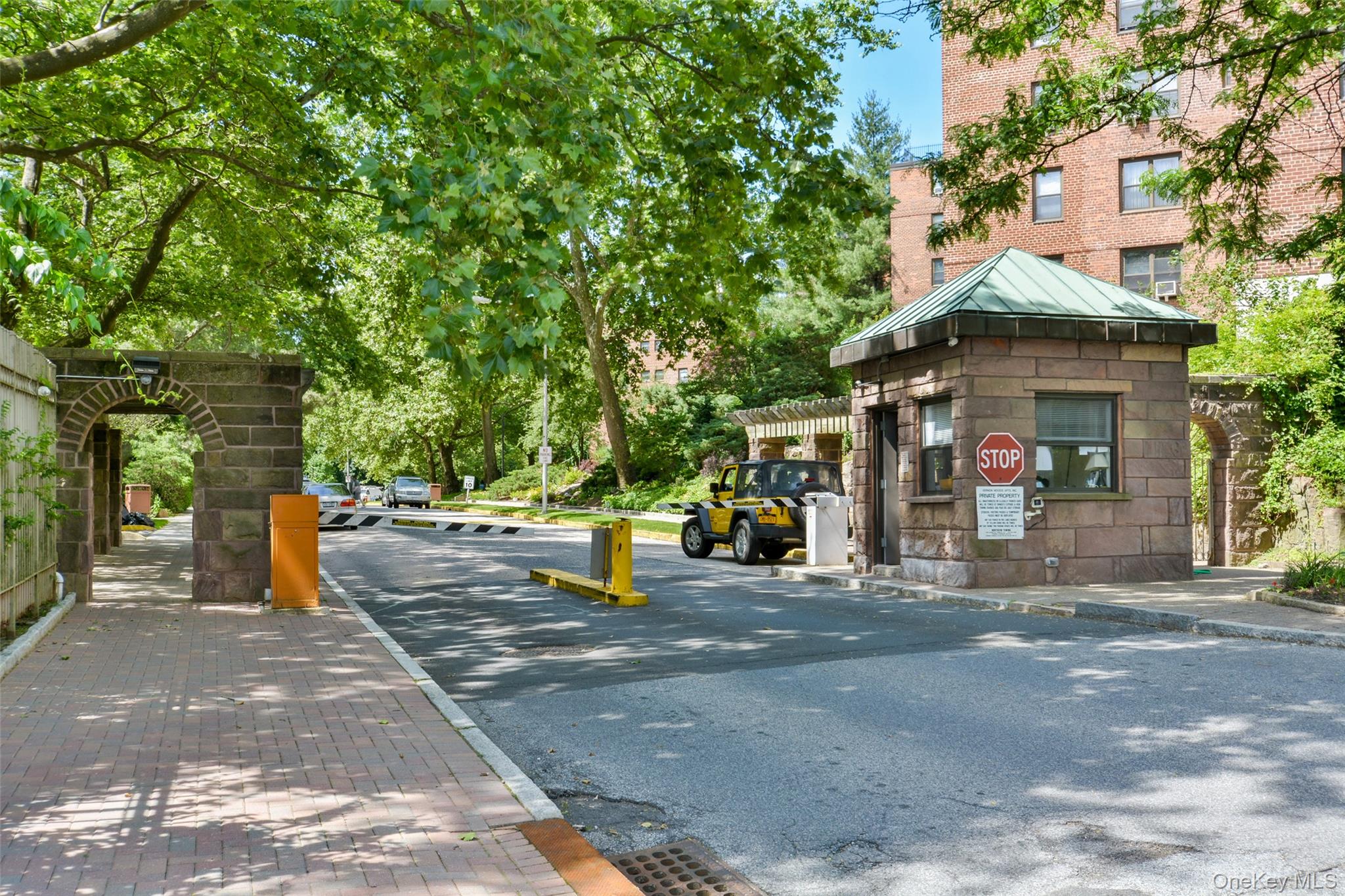 #2 photo, 180 Pearsall Drive, Mount Vernon , NY 10552