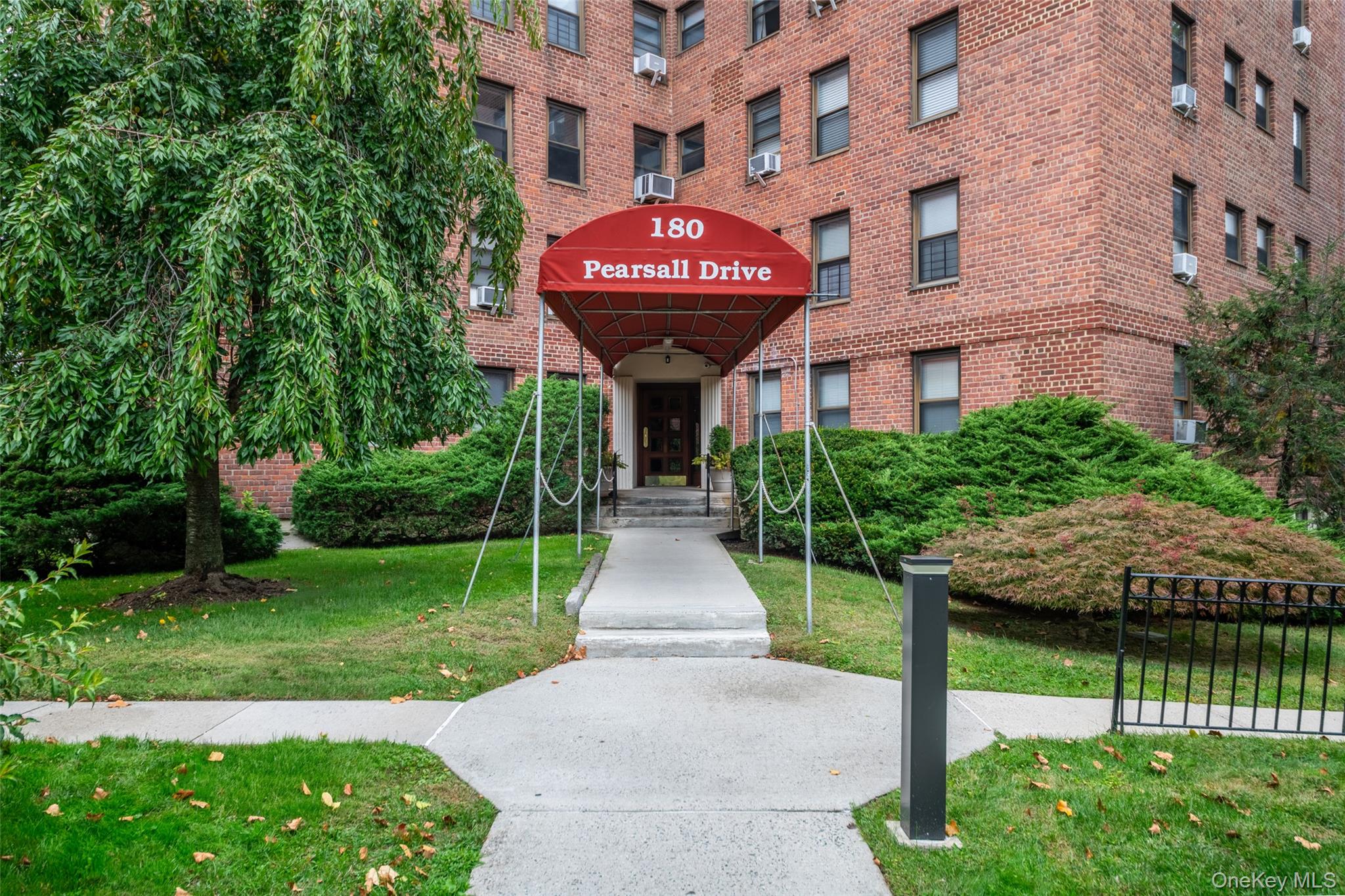 #4 photo, 180 Pearsall Drive, Mount Vernon , NY 10552