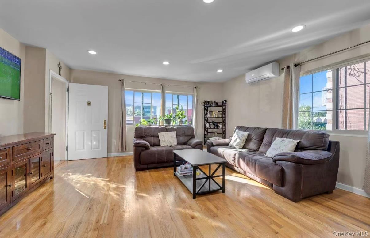 #3 photo, 8810 70th Road, Forest Hills , NY 11375