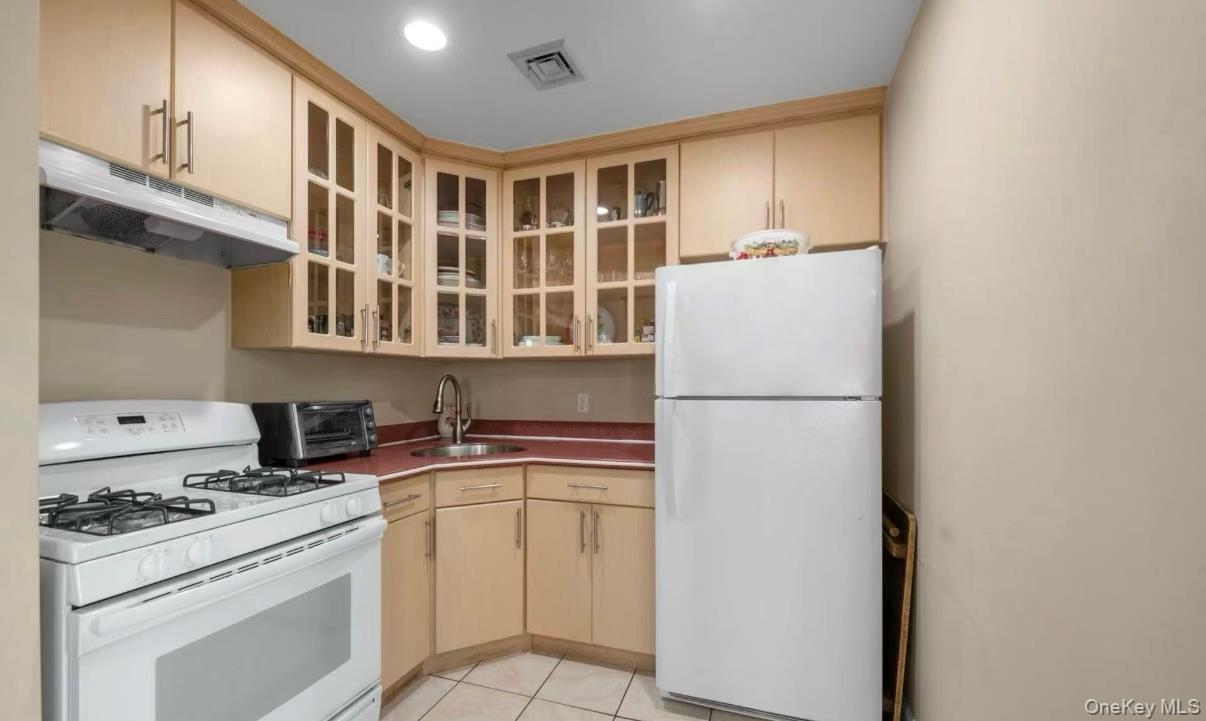 #5 photo, 8810 70th Road, Forest Hills , NY 11375