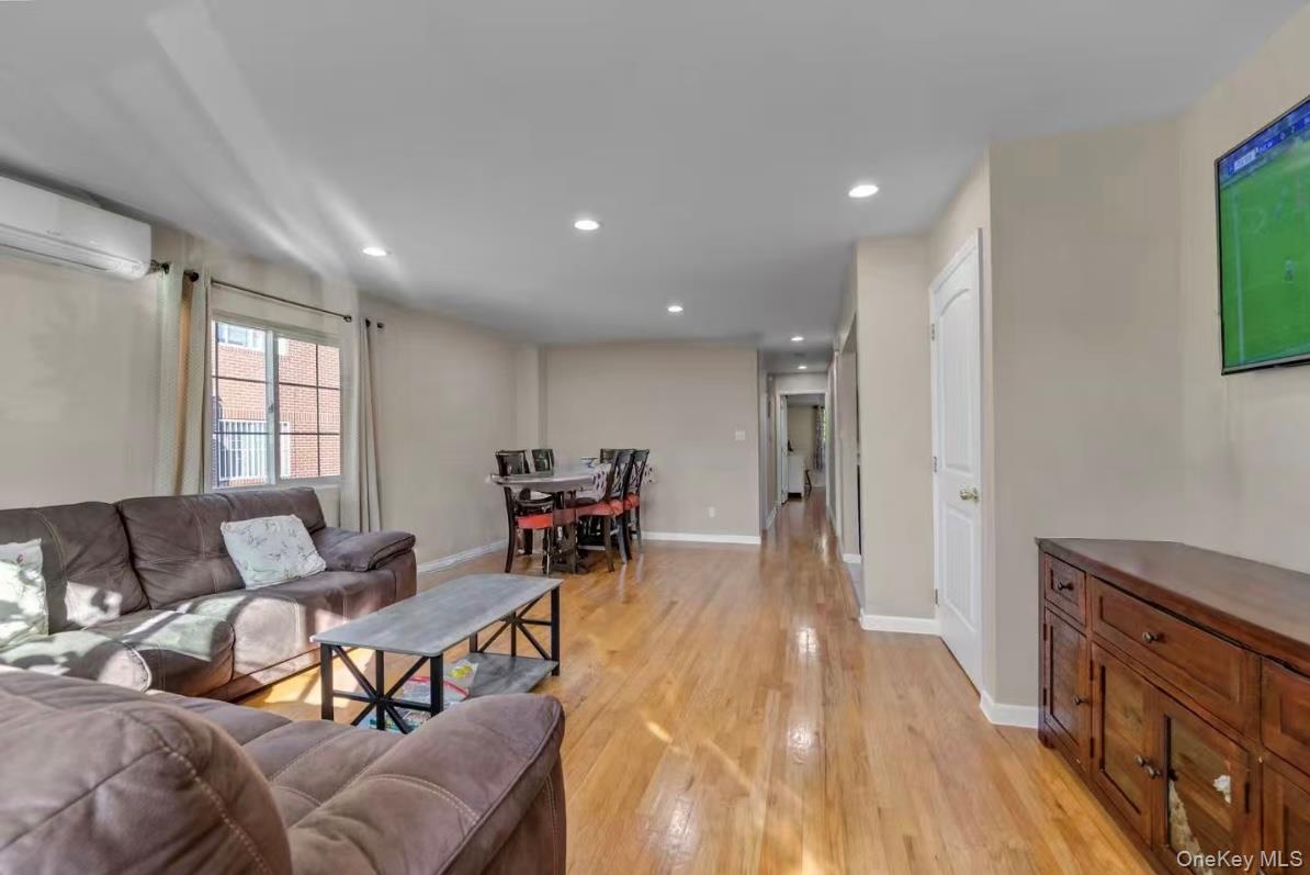 #7 photo, 8810 70th Road, Forest Hills , NY 11375