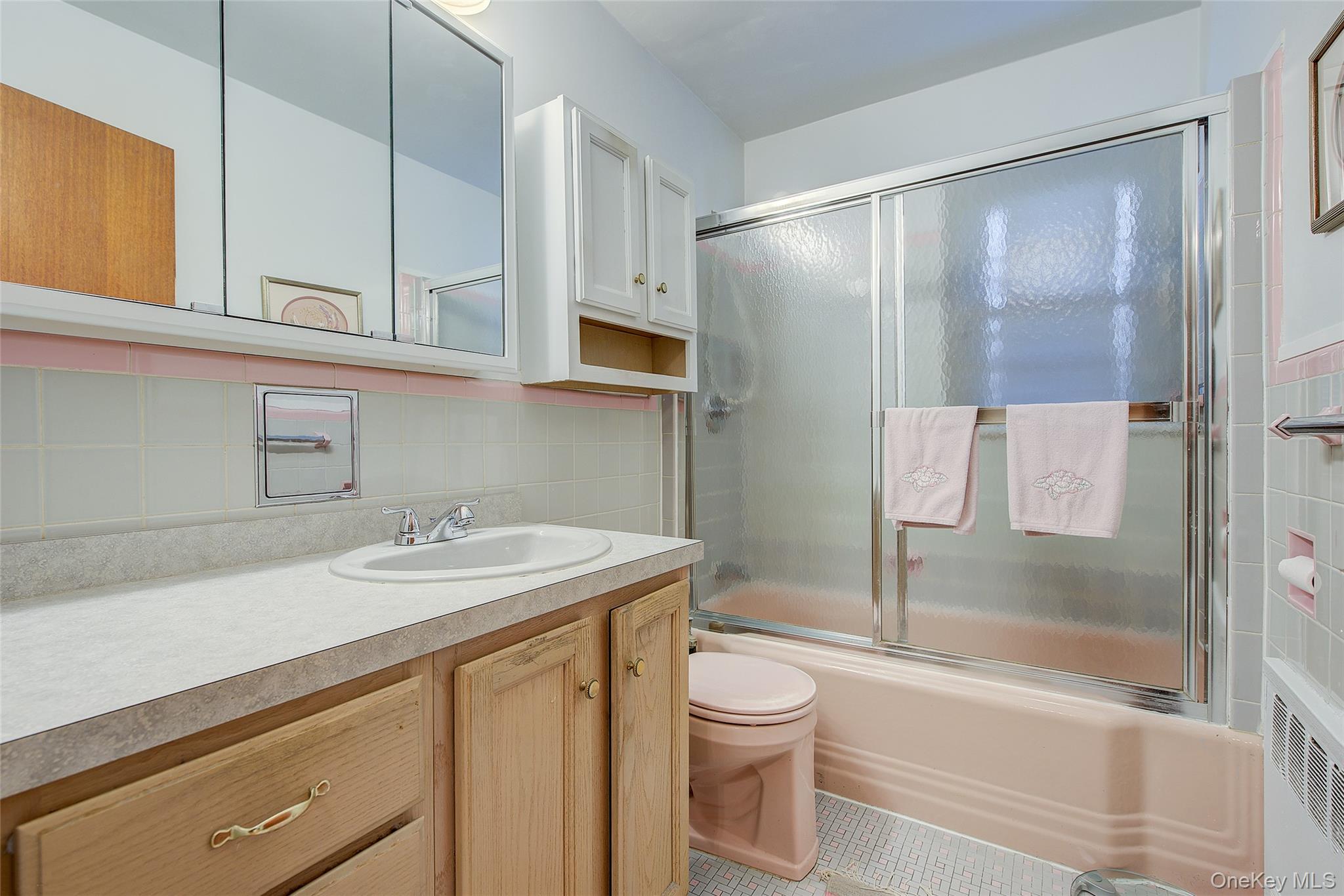 #19 photo, 216-03 64th Avenue, Bayside , NY 11364