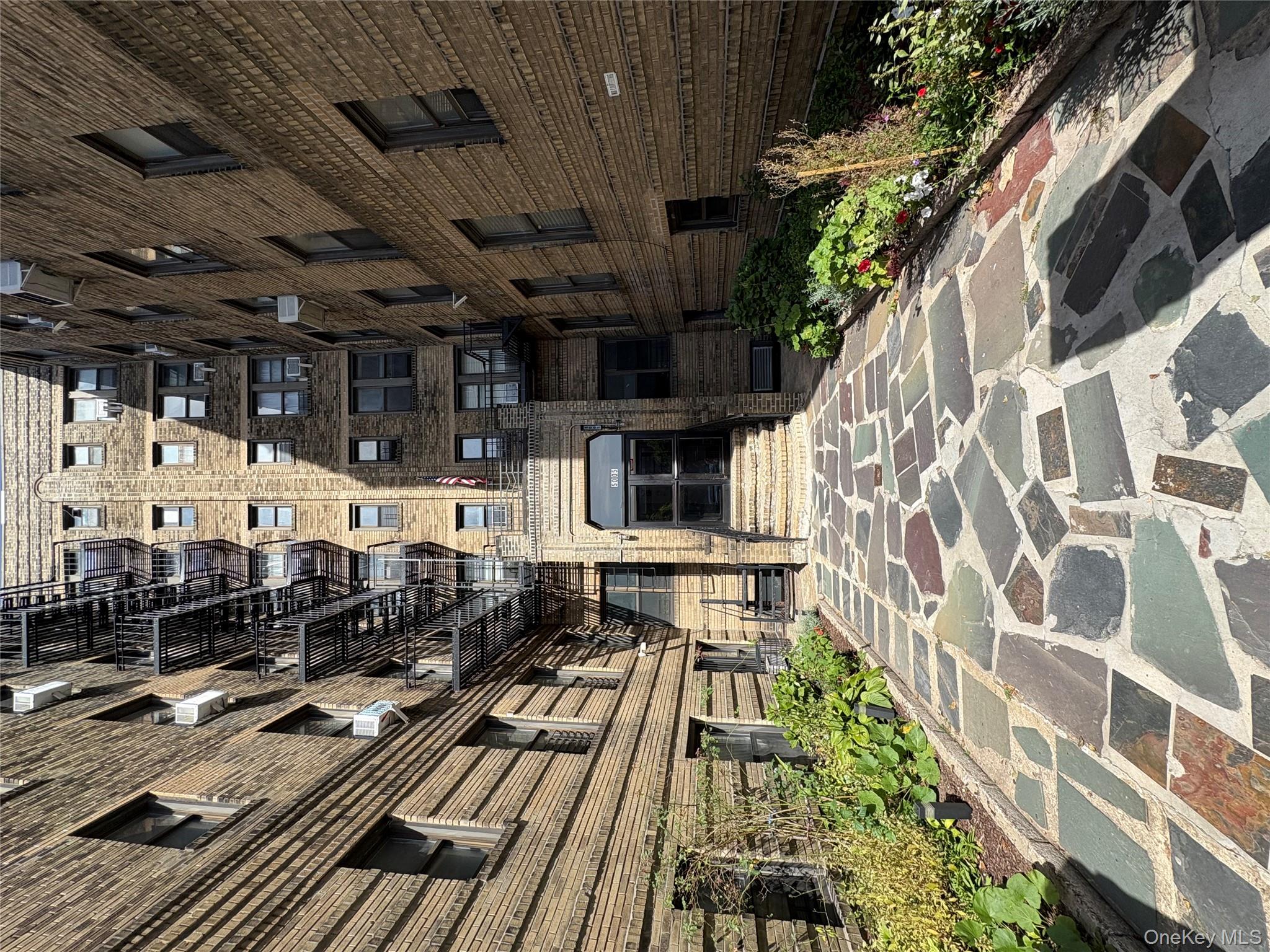 #3 photo, 5005 43rd Avenue, クイーンズ区 Woodside , NY 11377