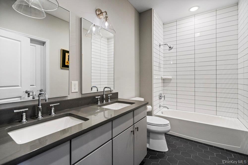 #19 photo, 295 Silver Timber Drive, Yaphank , NY 11980