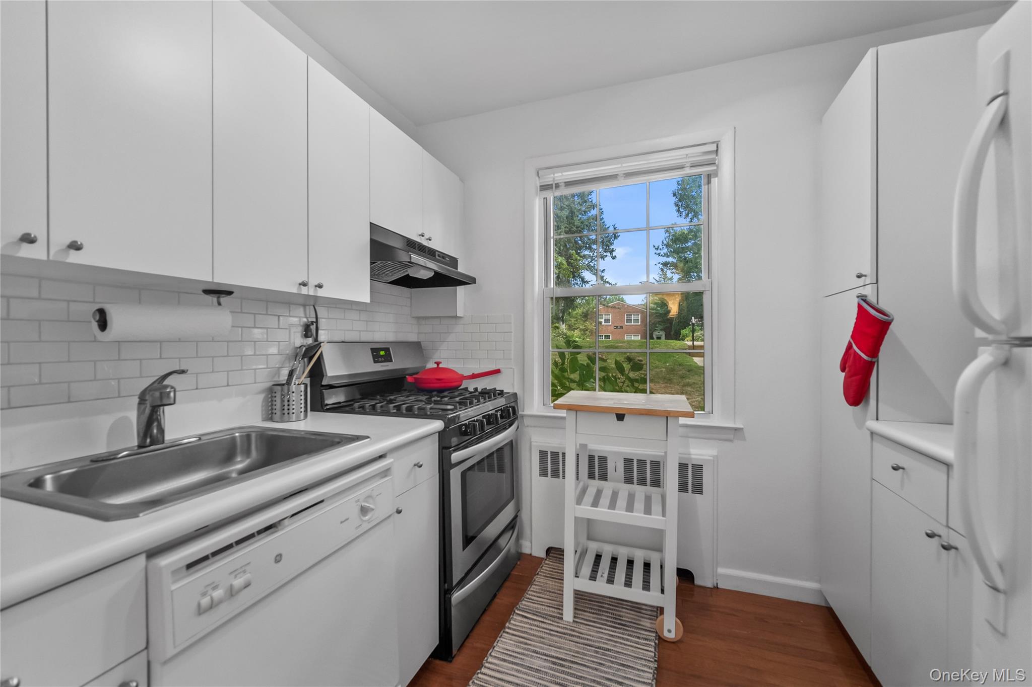 #5 photo, 182 Pinewood Road, Hartsdale , NY 10530