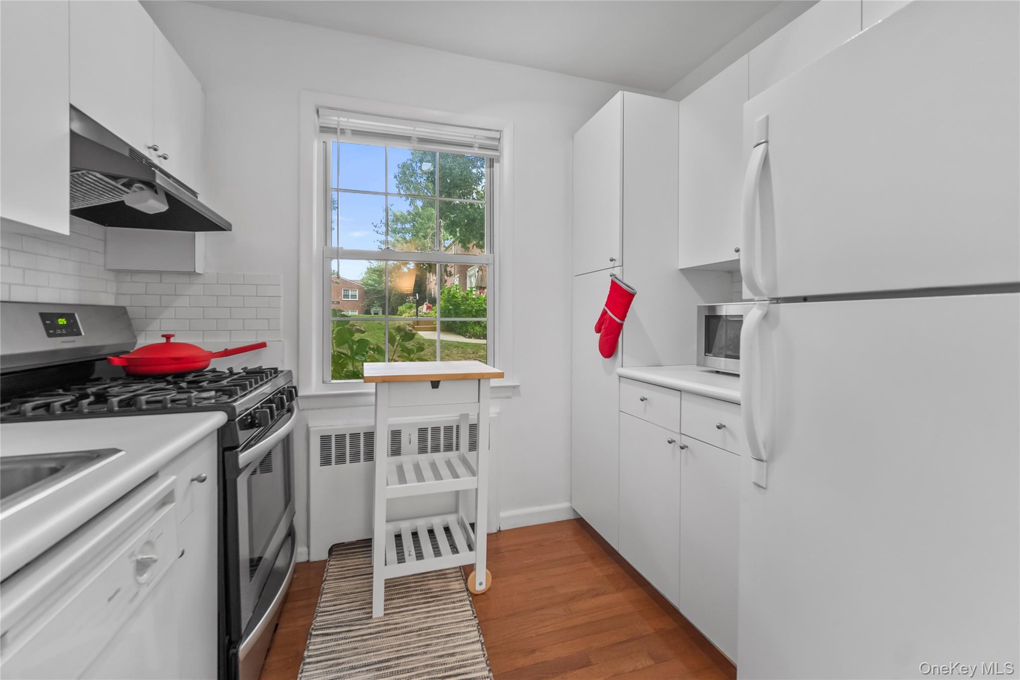 #6 photo, 182 Pinewood Road, Hartsdale , NY 10530