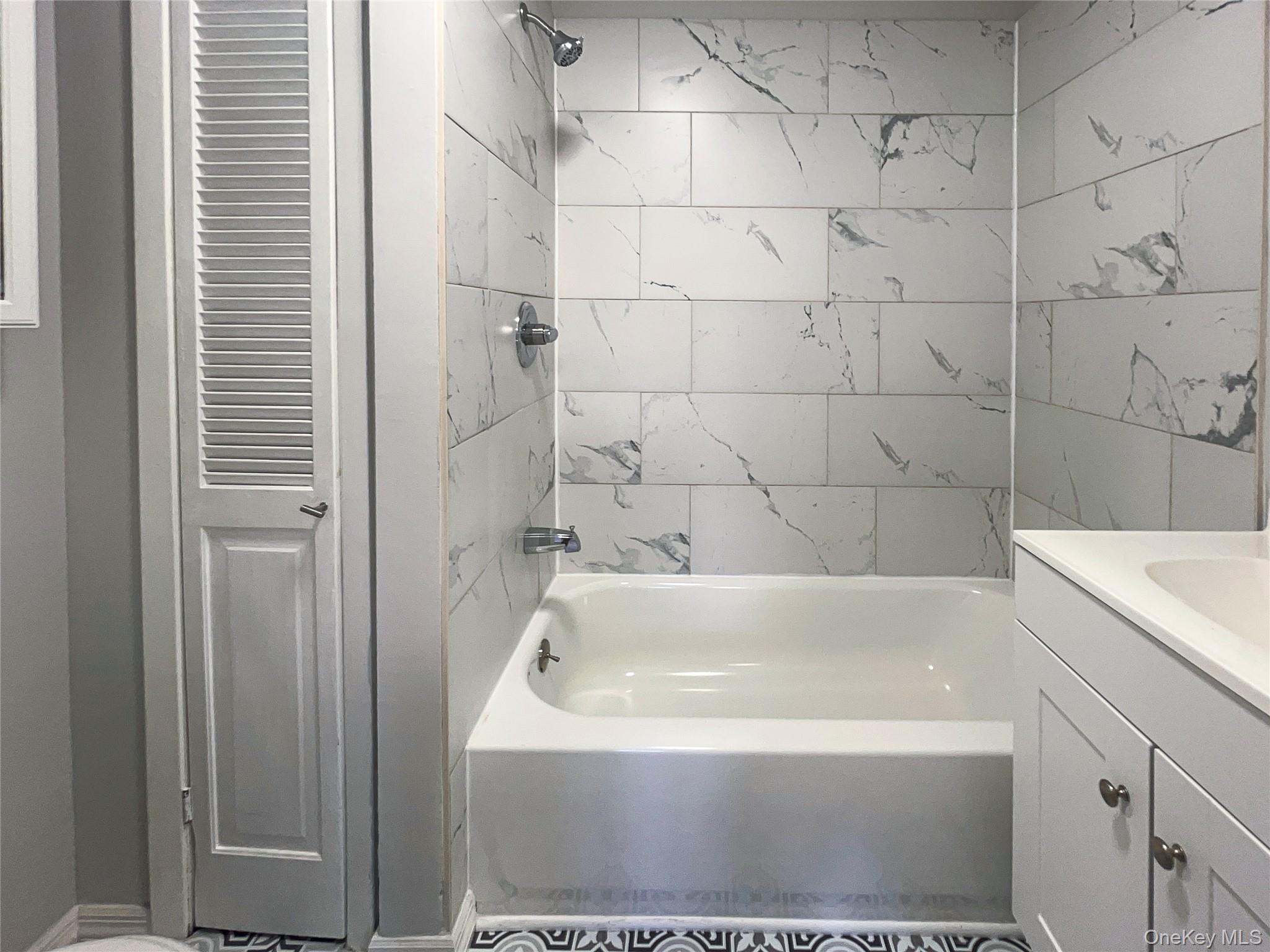 #19 photo, 371 Pennsylvania Avenue, Mineola , NY 11501