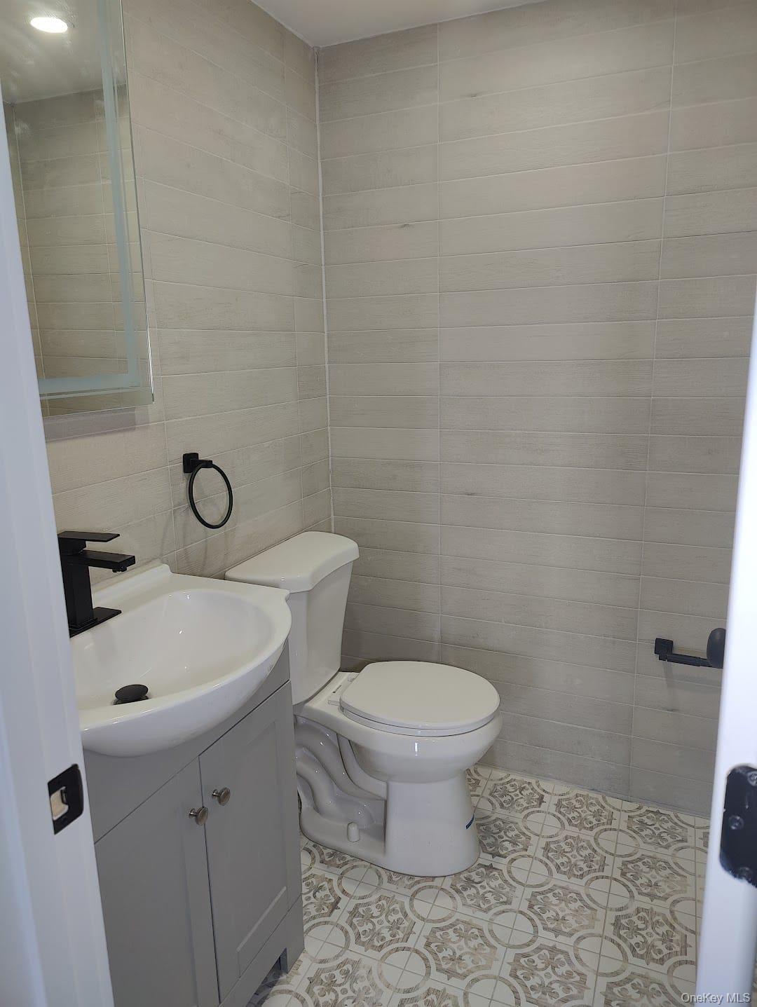 #16 photo, 416 Revere Avenue, Bronx , NY 10465