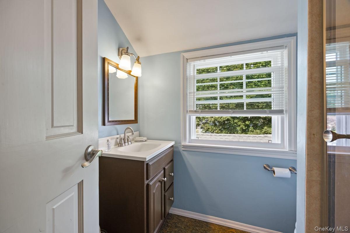 #18 photo, 186 Green Street, Valley Stream , NY 11580