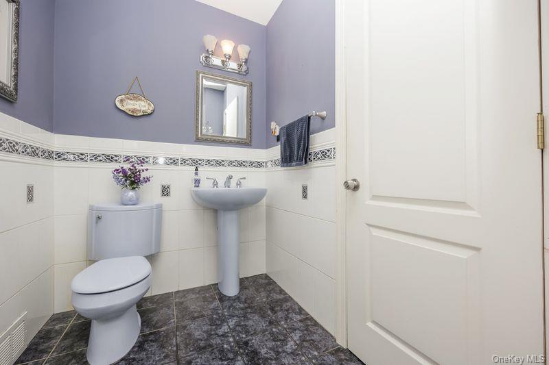 #12 photo, 1 Earl Road, Melville , NY 11747