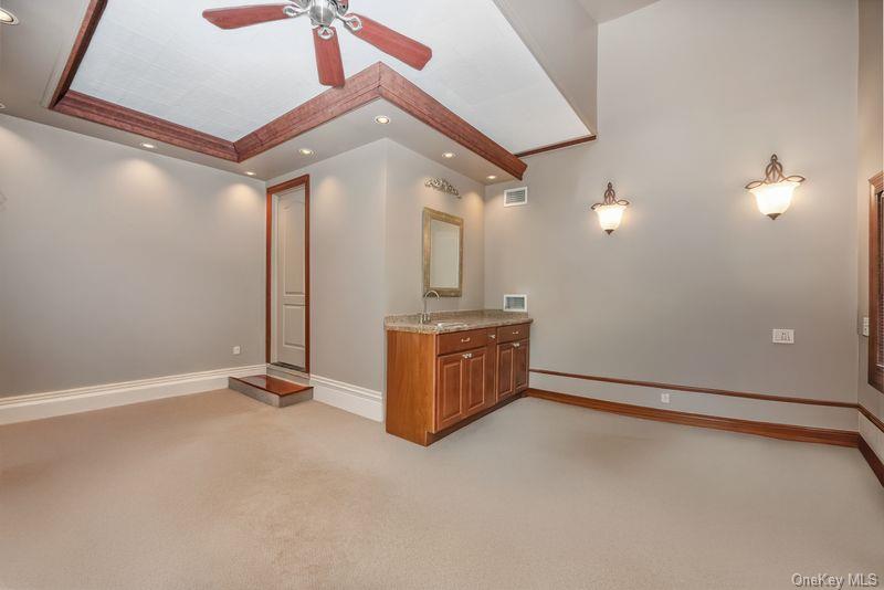 #16 photo, 1 Earl Road, Melville , NY 11747