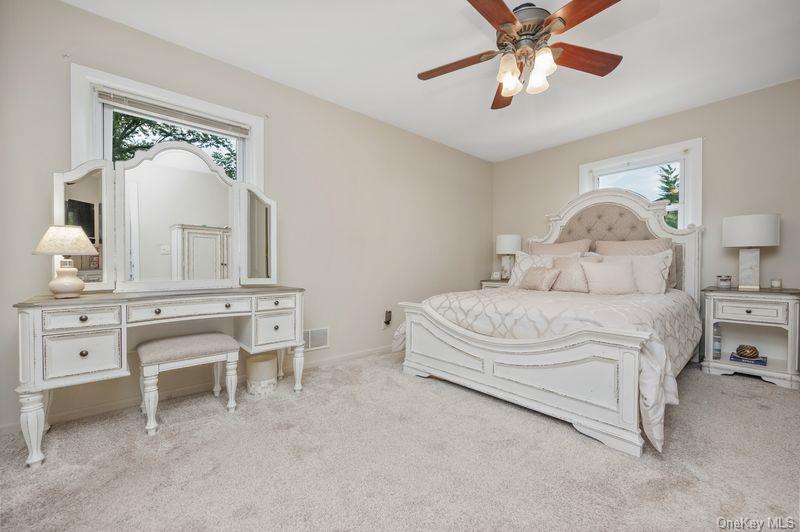 #19 photo, 1 Earl Road, Melville , NY 11747