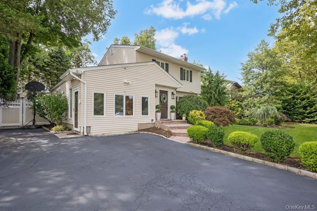 #4 photo, 1 Earl Road, Melville , NY 11747