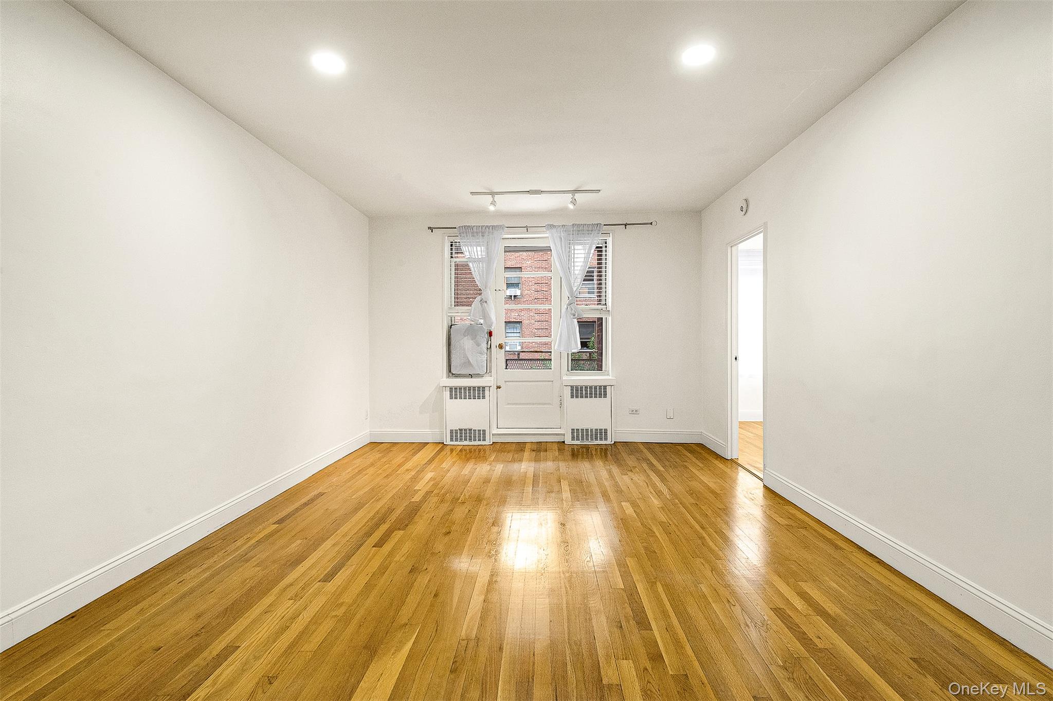 #8 photo, 104-20 68th Drive, クイーンズ区 Forest Hills , NY 11375